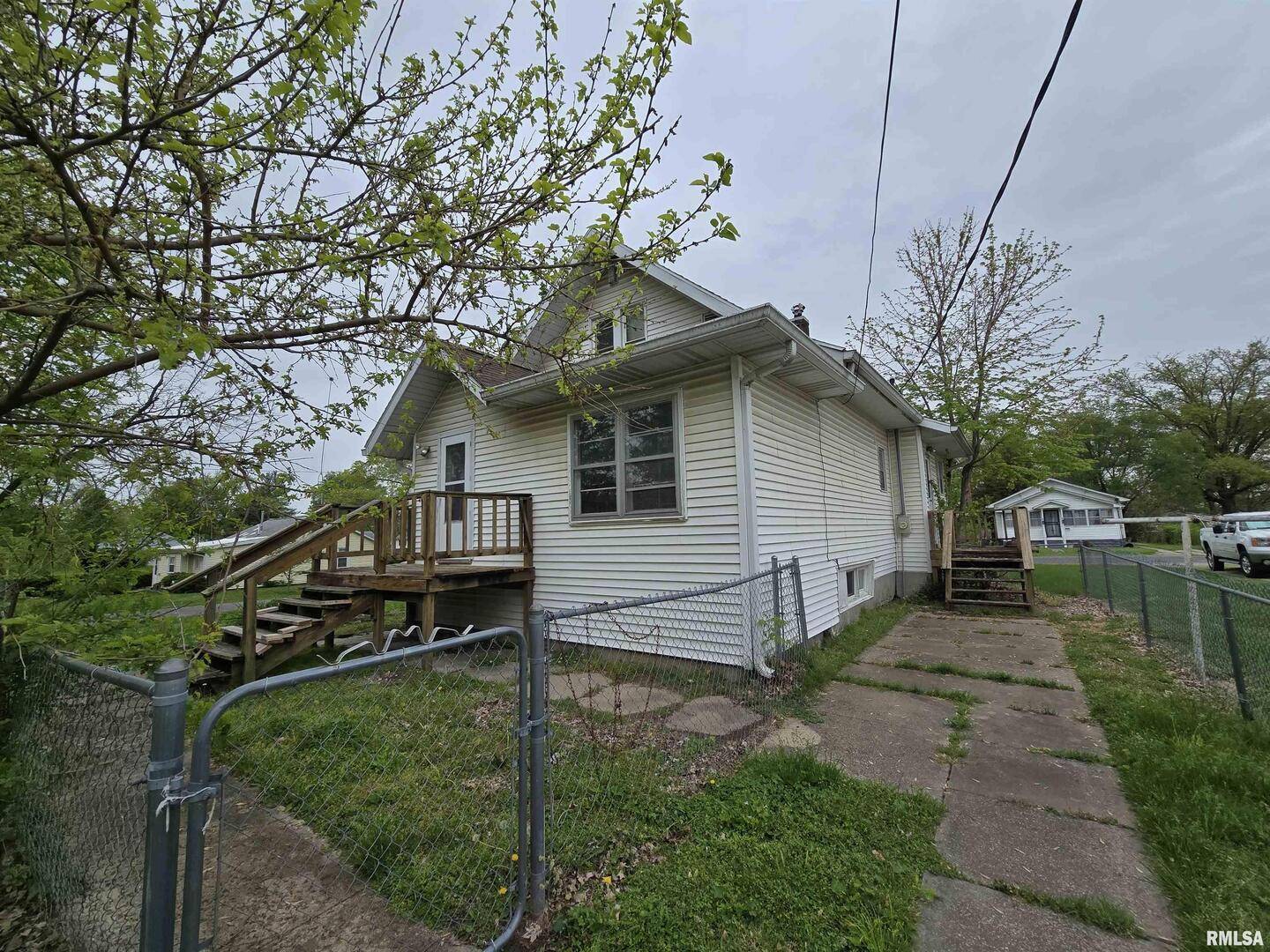 1201 E Noleman ST, Centralia, IL 62801