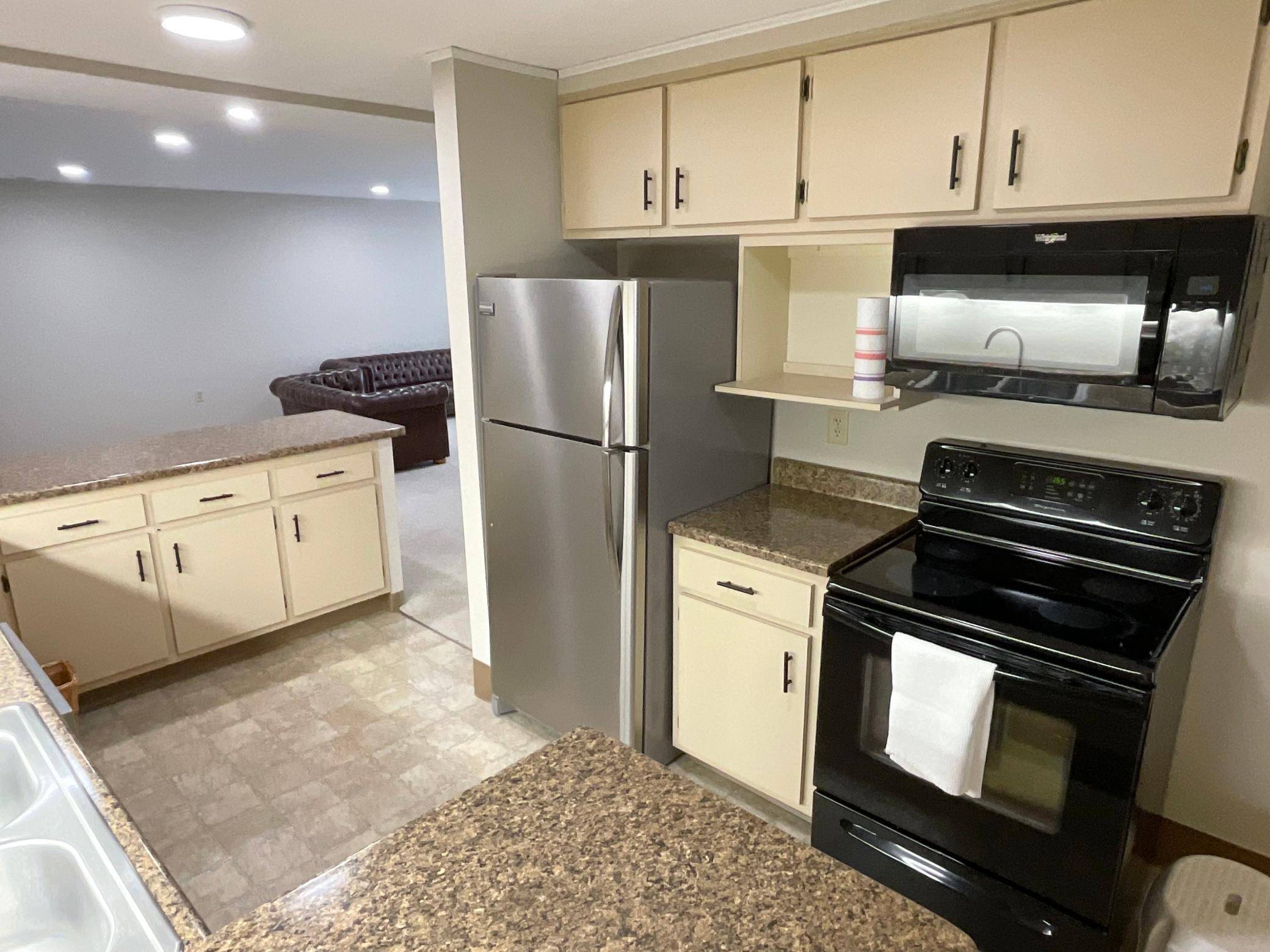 800 1st DR NW #102, Austin, MN 55912