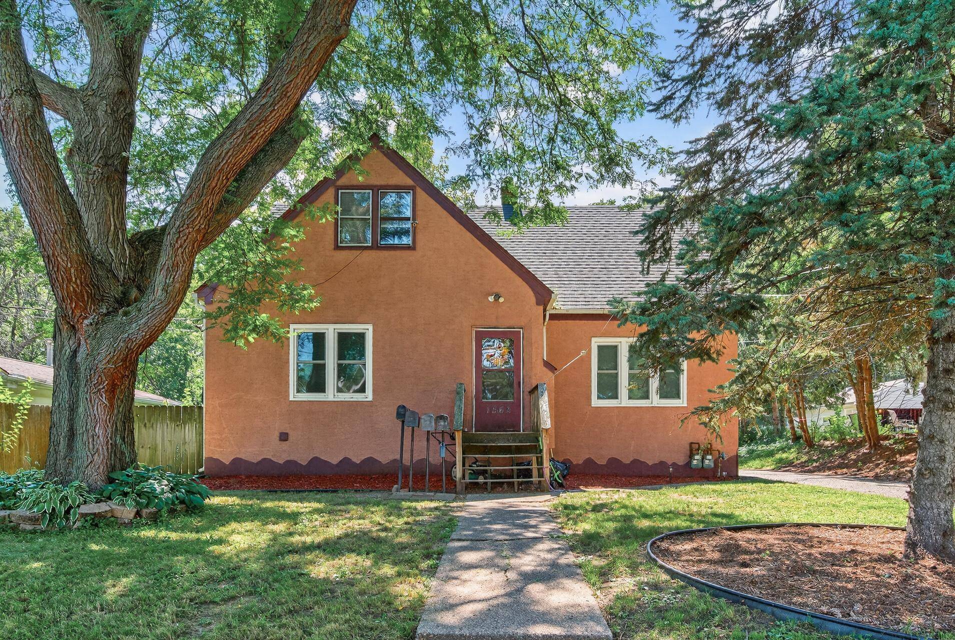 1562 Ivy AVE E, Saint Paul, MN 55106