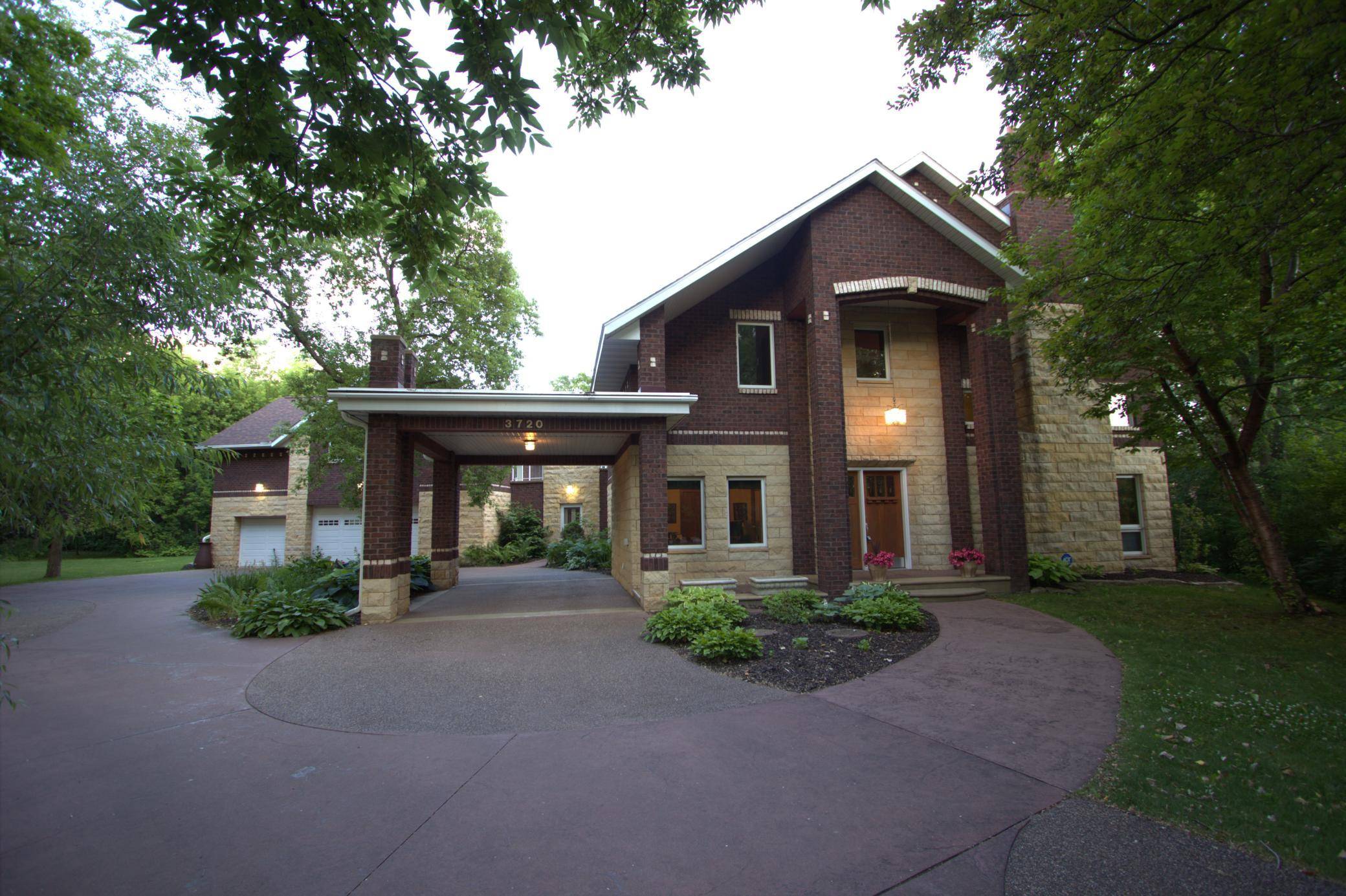 3720 Denmark CT E, Eagan, MN 55123