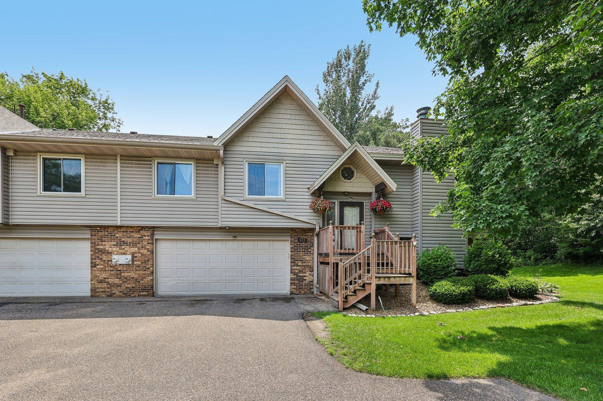 173 Galtier PL, Shoreview, MN 55126