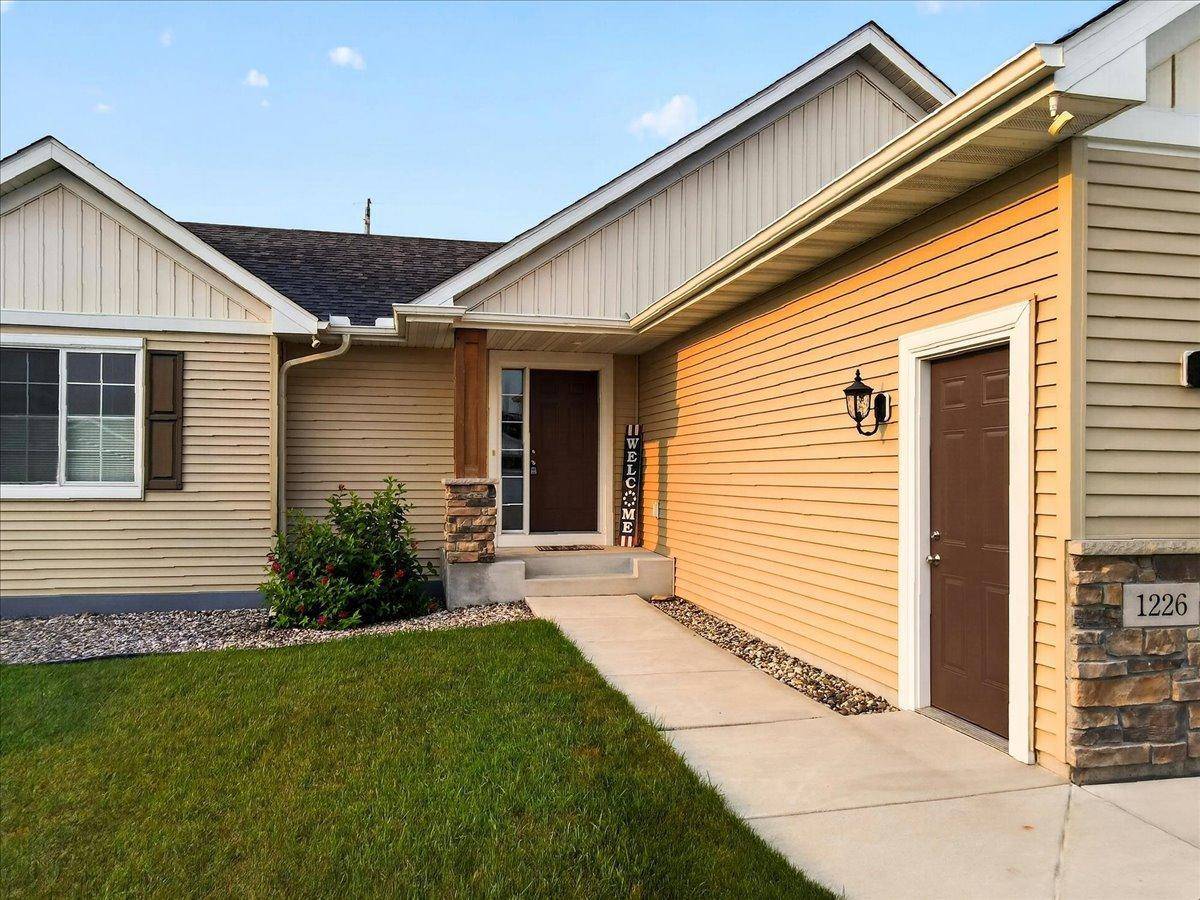 1226 Olivia ST SE, New Prague, MN 56071