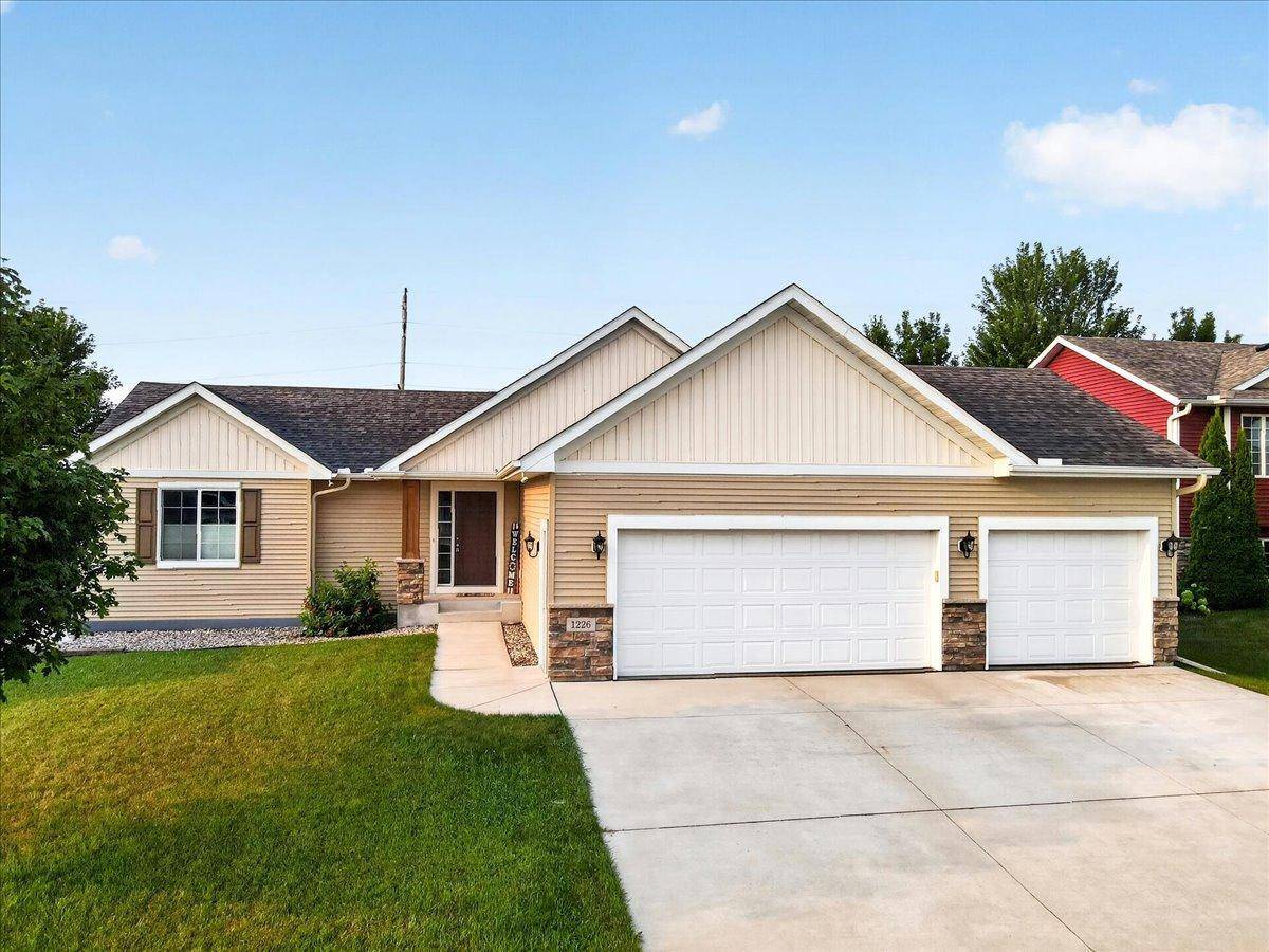 1226 Olivia ST SE, New Prague, MN 56071