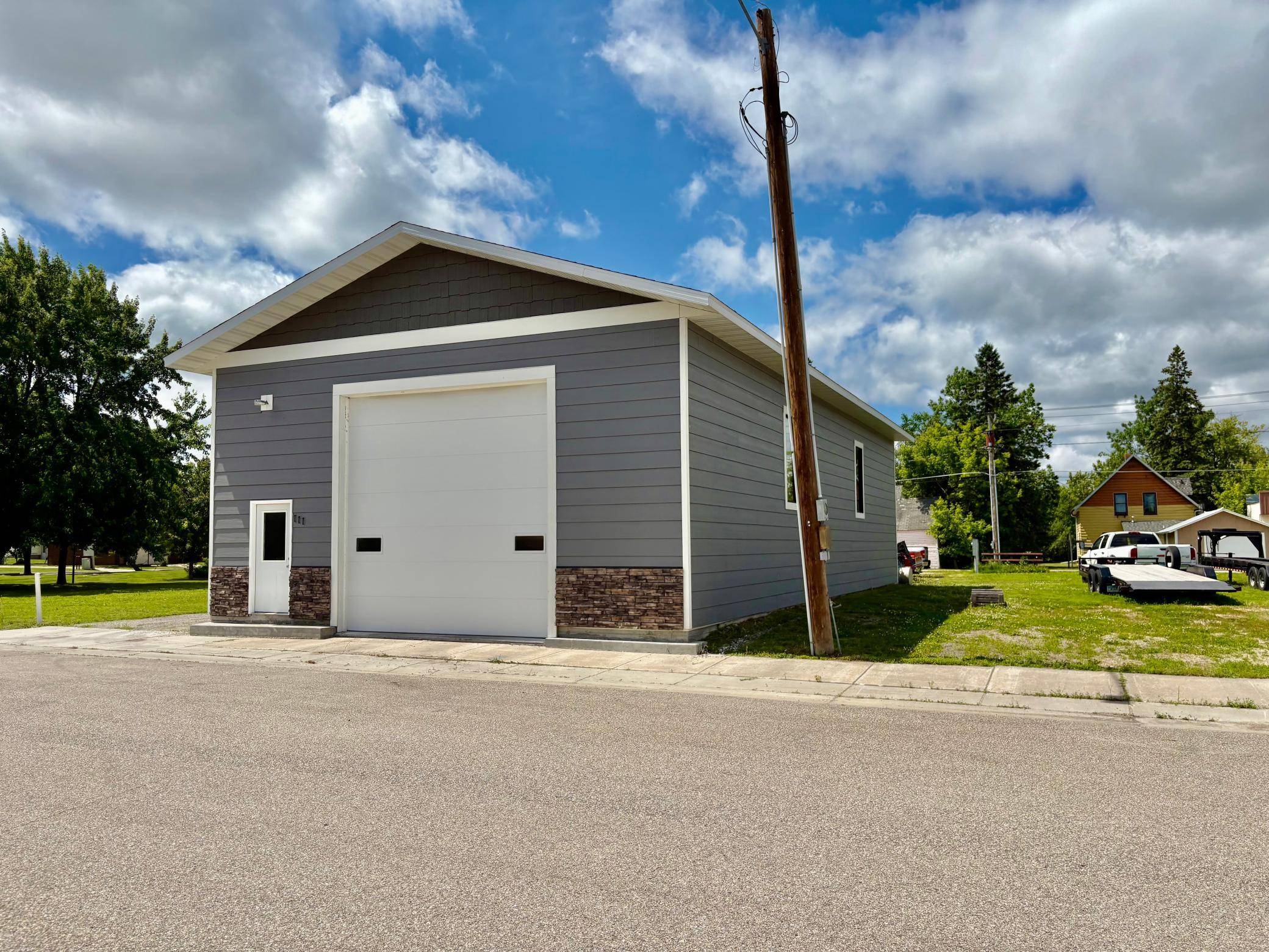 111 & 113 3rd AVE SE, Baudette, MN 56623