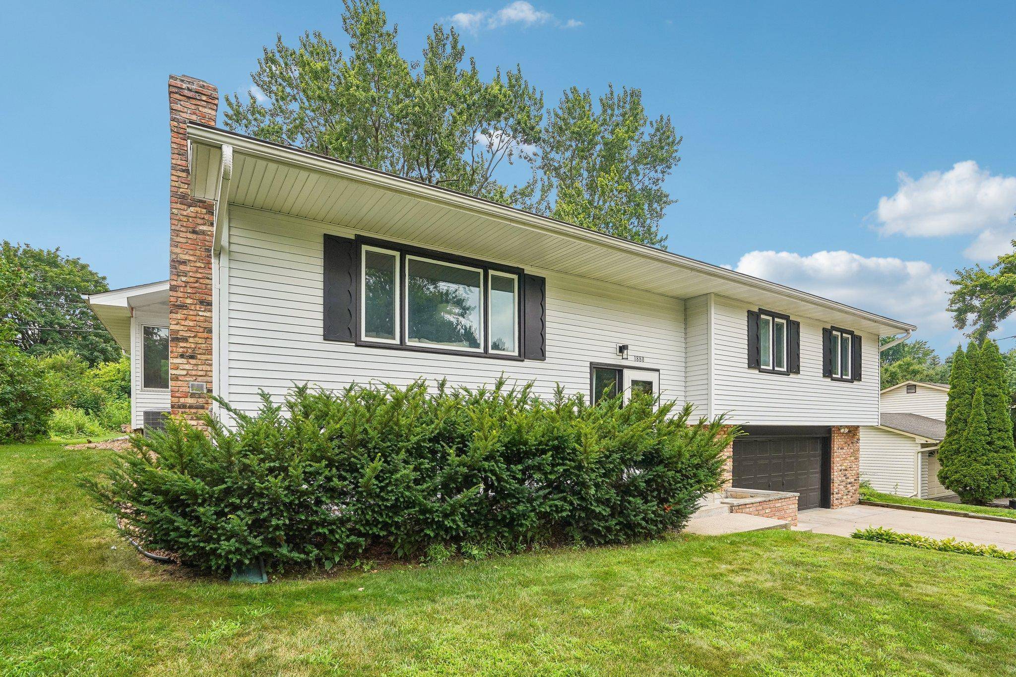 1880 Gold TRL, Eagan, MN 55122
