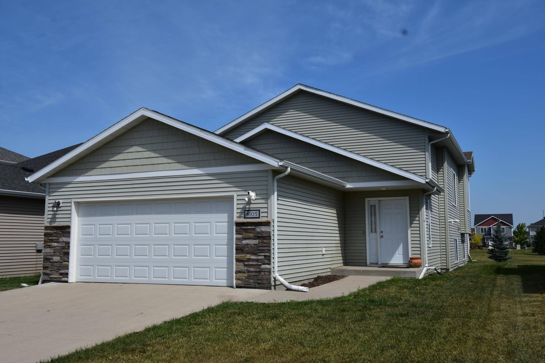 6105 61 AVE S, Fargo, ND 58104