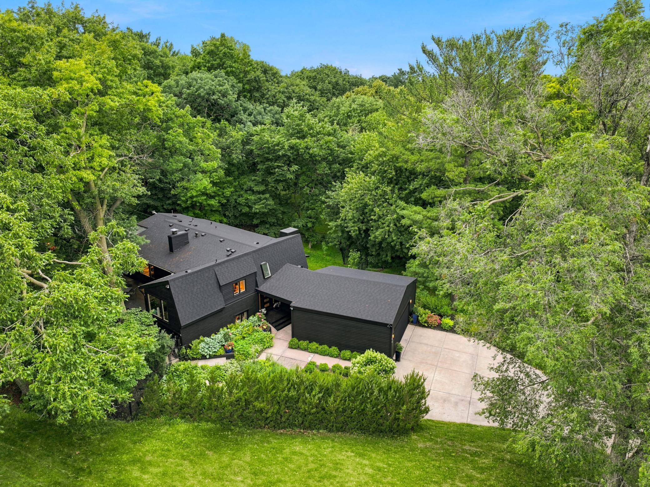 104 Maddaus LN, Golden Valley, MN 55416