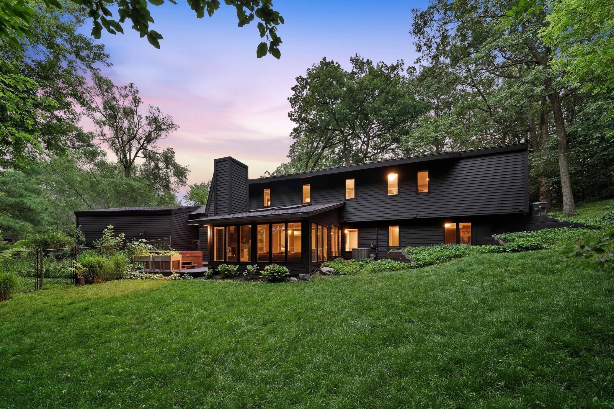 104 Maddaus LN, Golden Valley, MN 55416