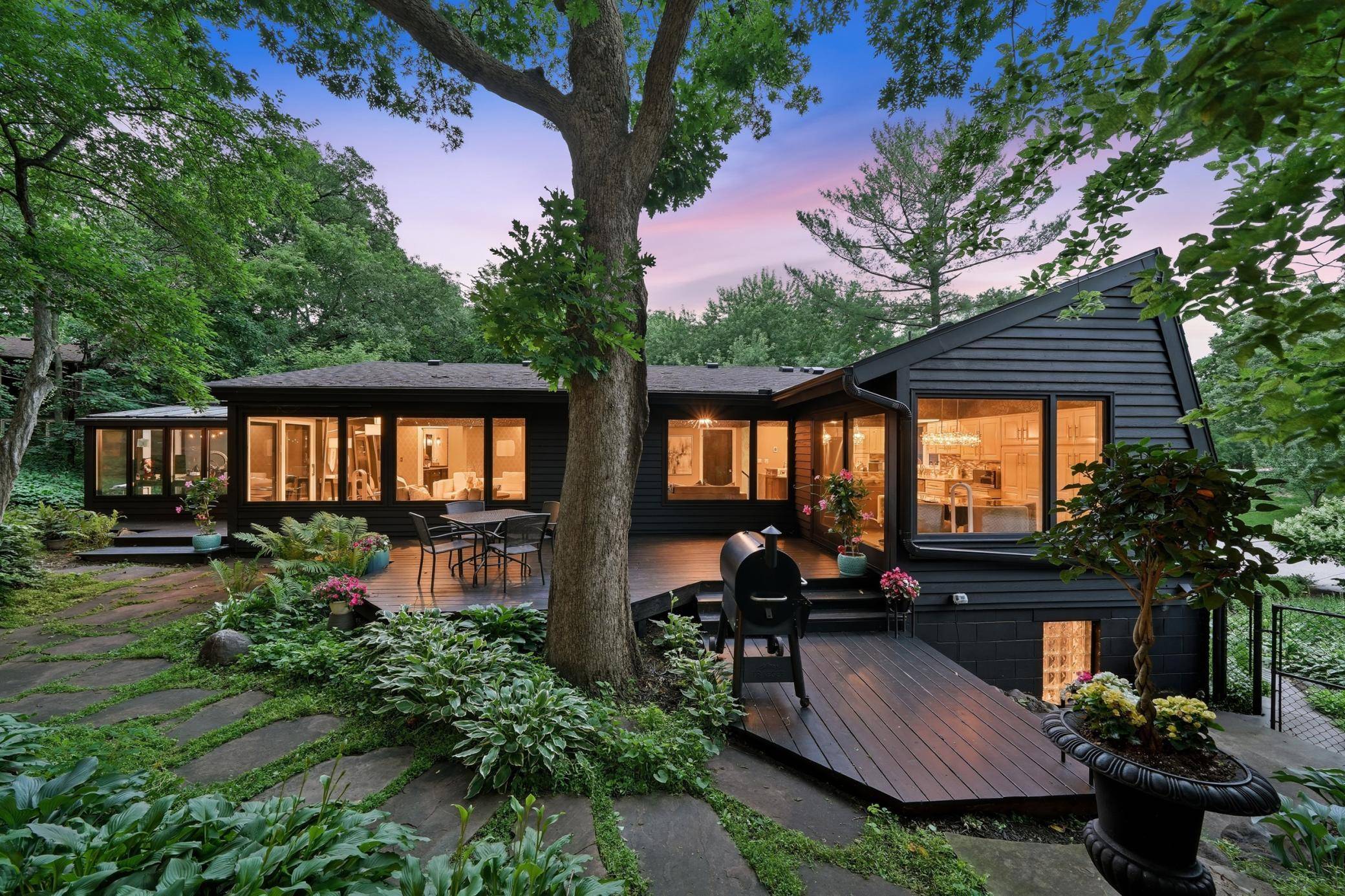 104 Maddaus LN, Golden Valley, MN 55416
