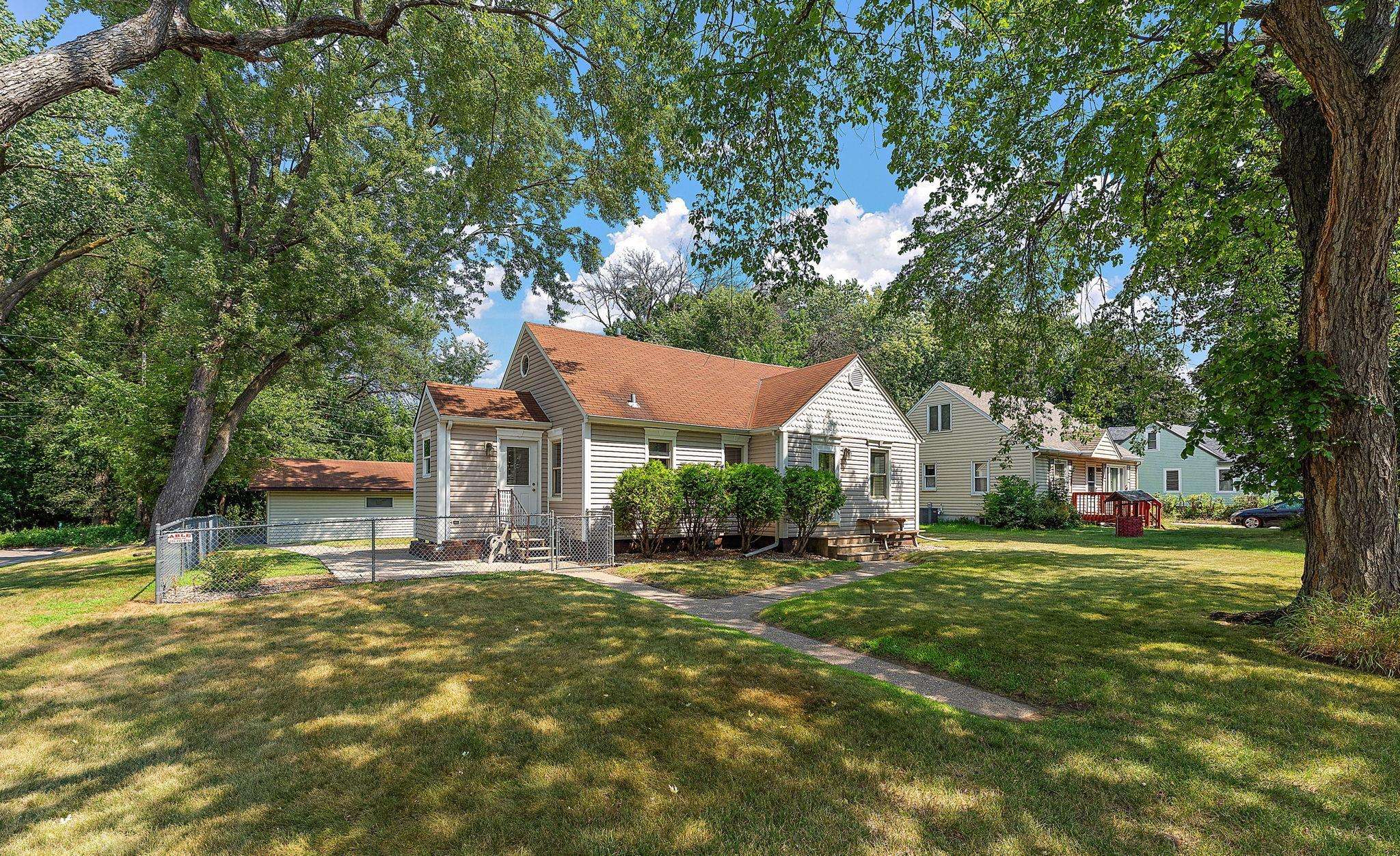 1929 Jerrold AVE, Arden Hills, MN 55112