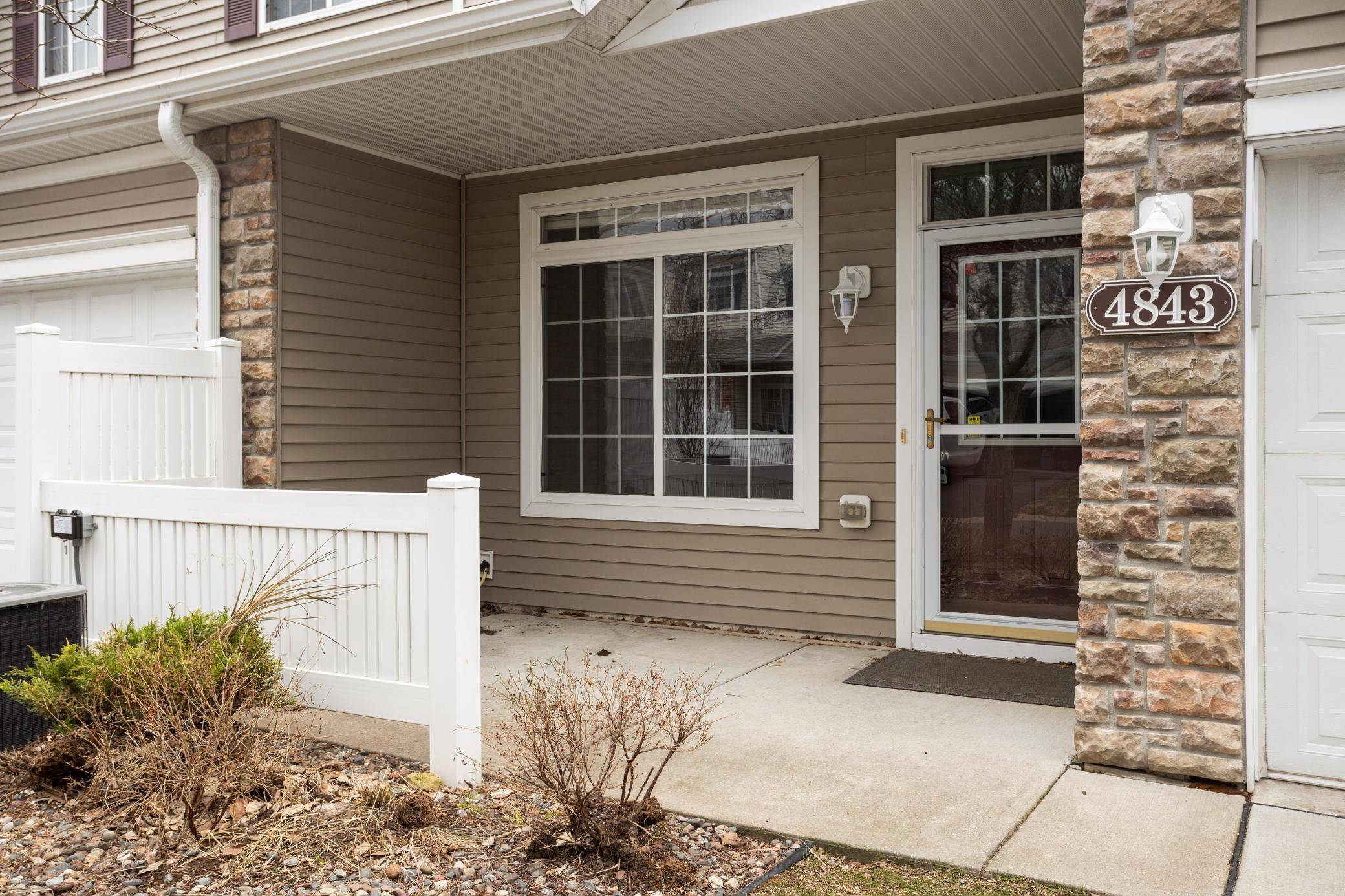 4843 Bisset LN, Inver Grove Heights, MN 55076