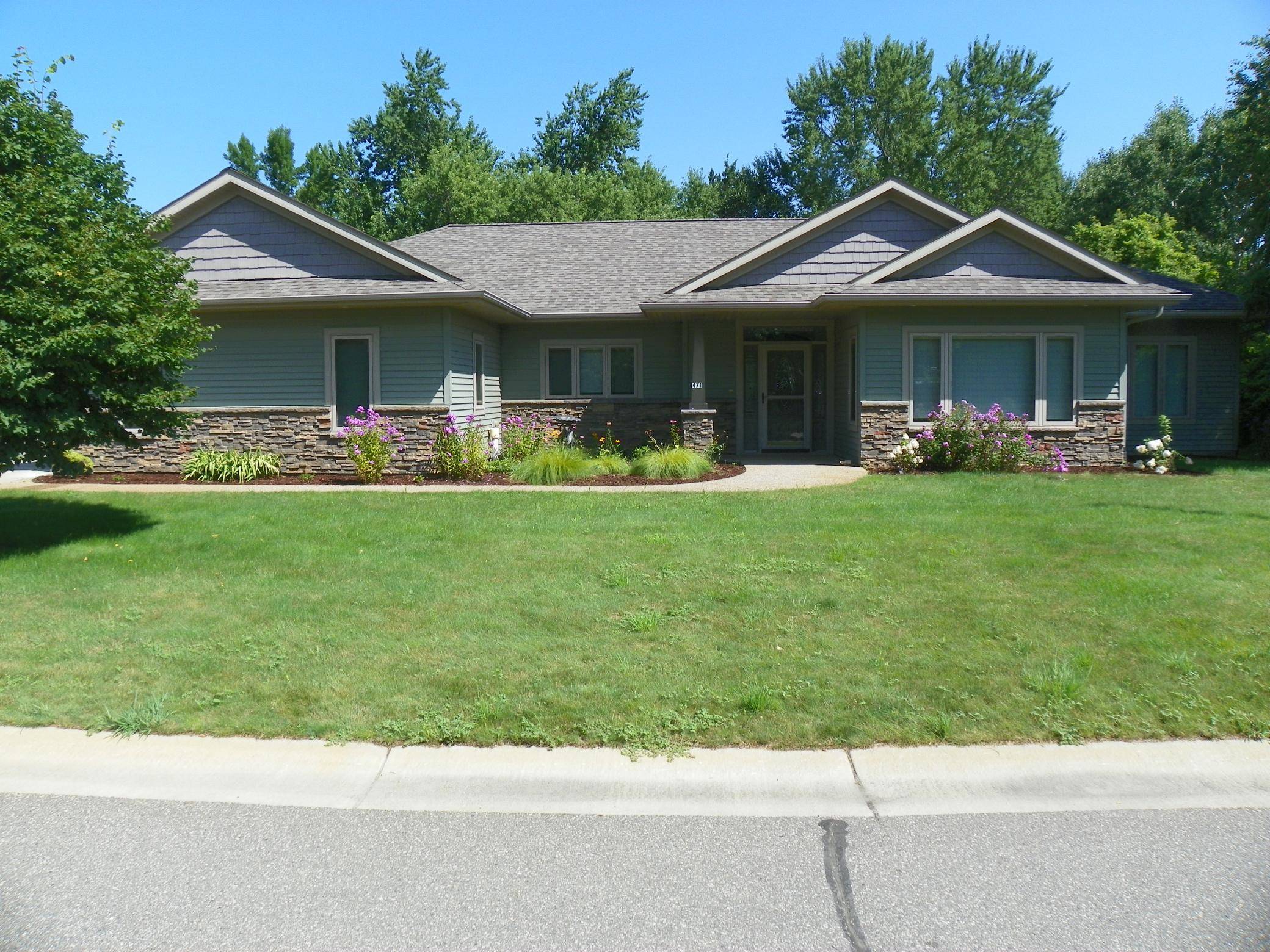 471 Coleman AVE E, Eden Valley, MN 55329