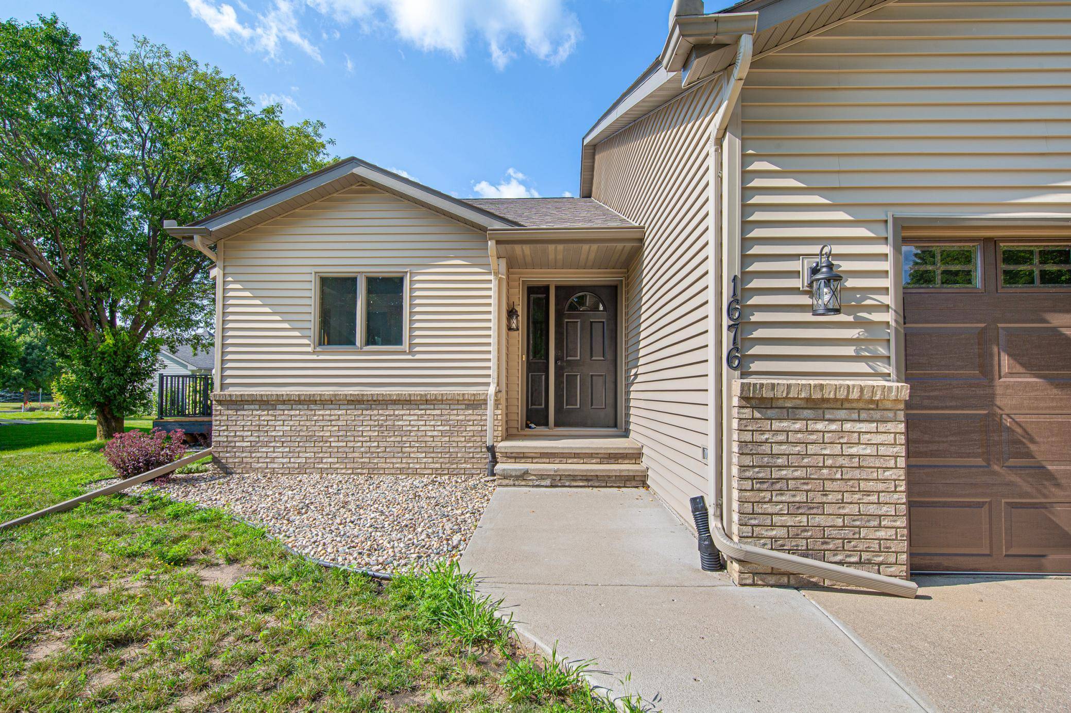 1676 Castle DR, Mankato, MN 56003