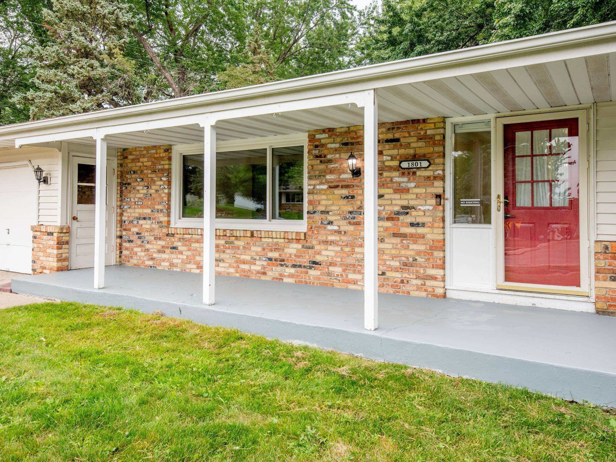 1801 River Hills DR, Burnsville, MN 55337