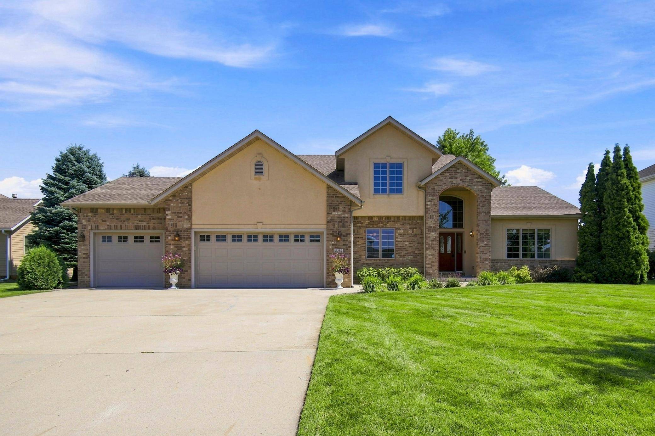2270 Deer Trail LN NE, Owatonna, MN 55060
