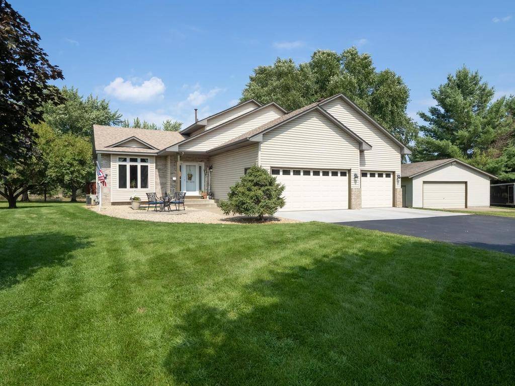 3231 206th AVE NW, Oak Grove, MN 55303