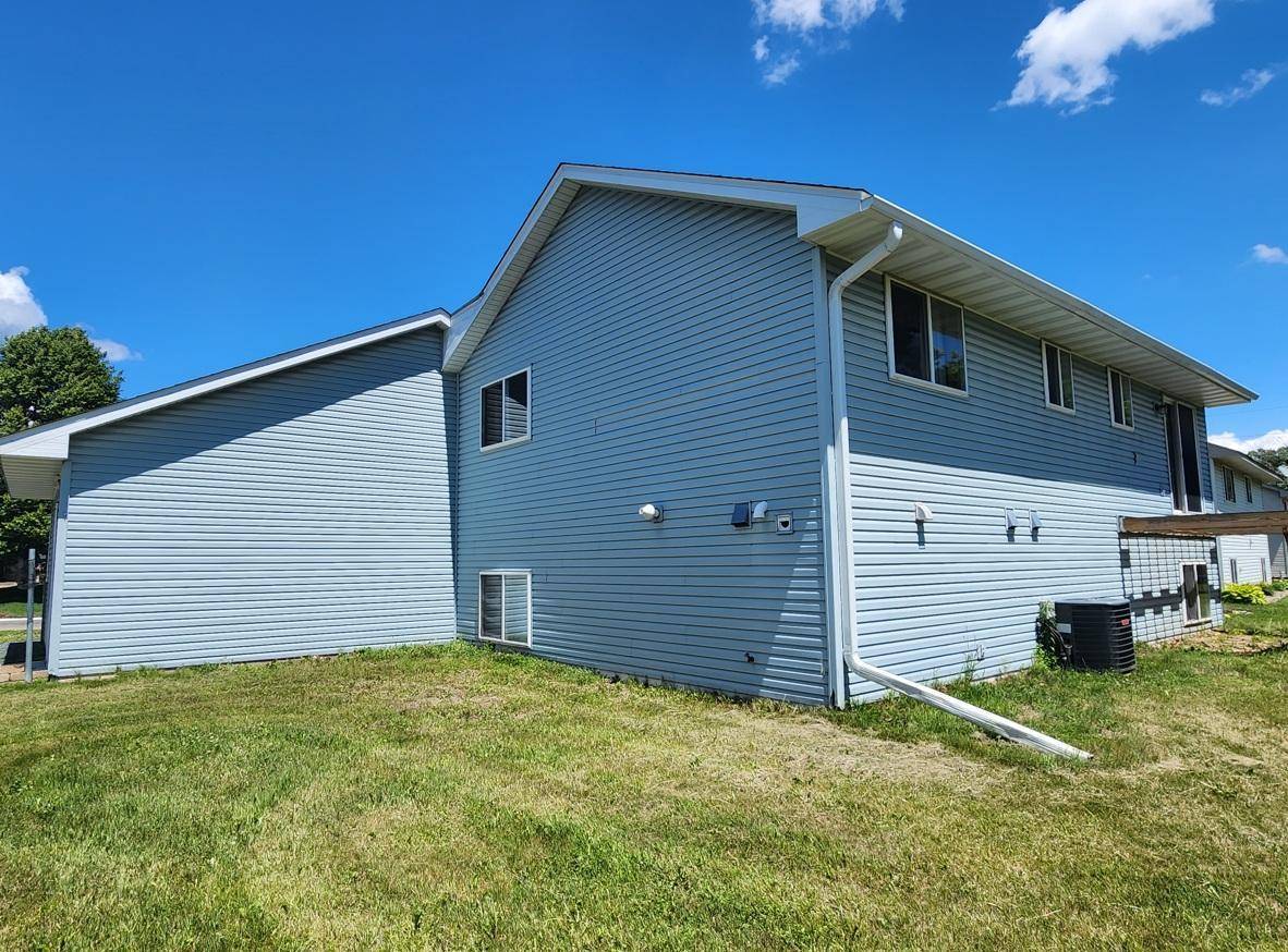 6259 Forest Boulevard TRL, Wyoming, MN 55092