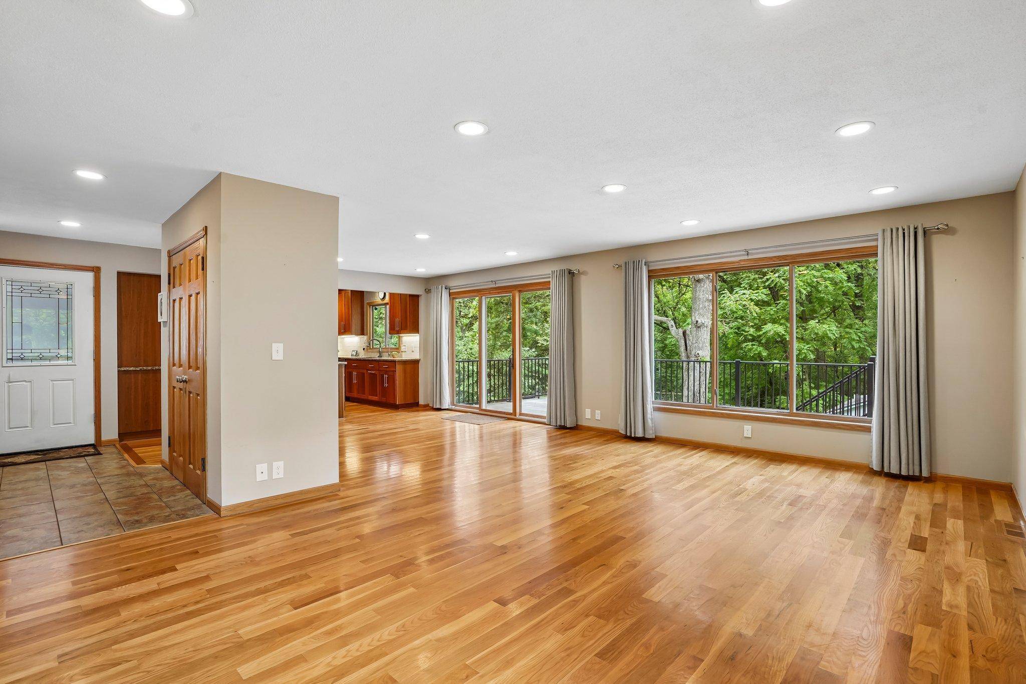 4580 Oak Pond RD, Eagan, MN 55123