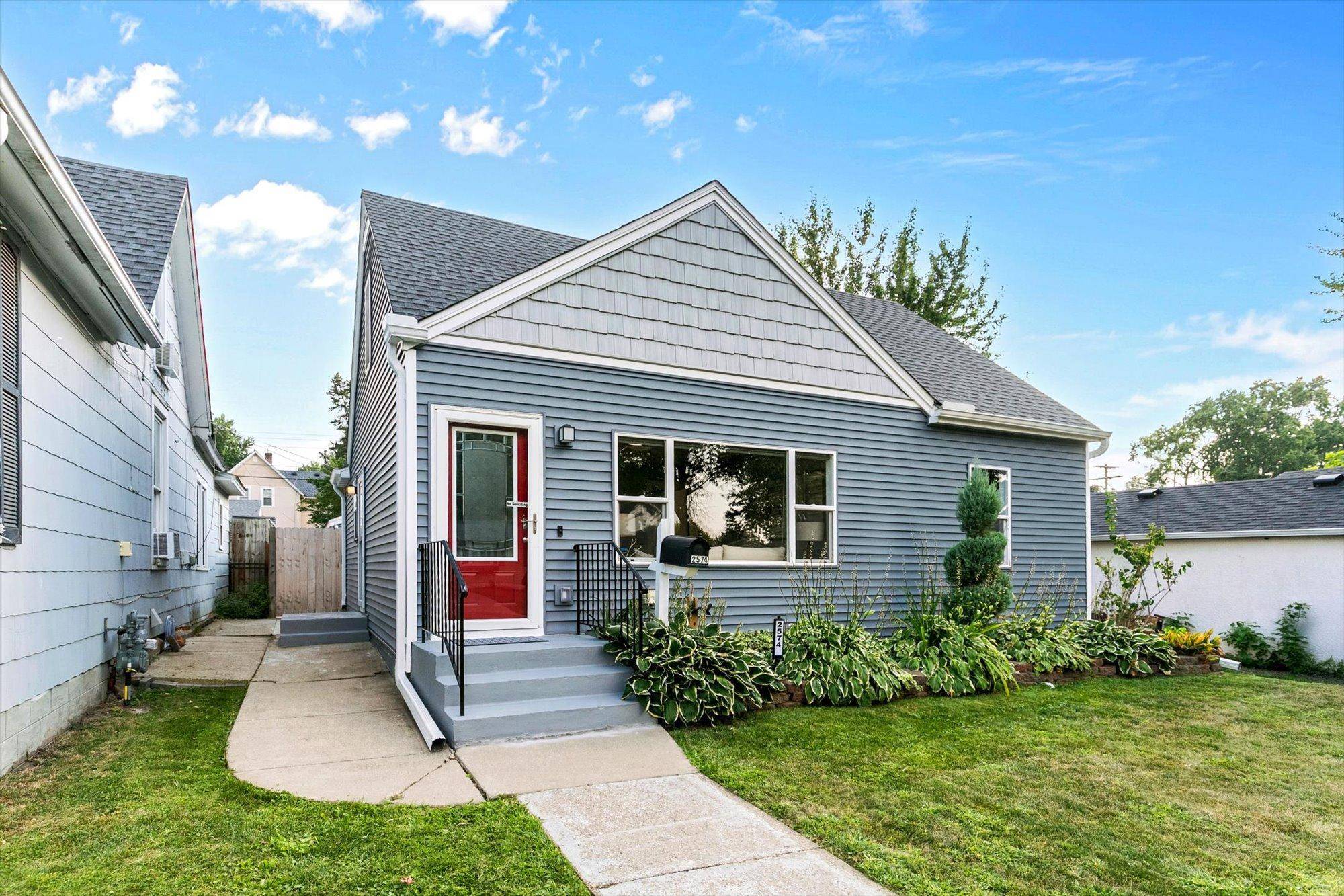 2574 2nd AVE E, North Saint Paul, MN 55109