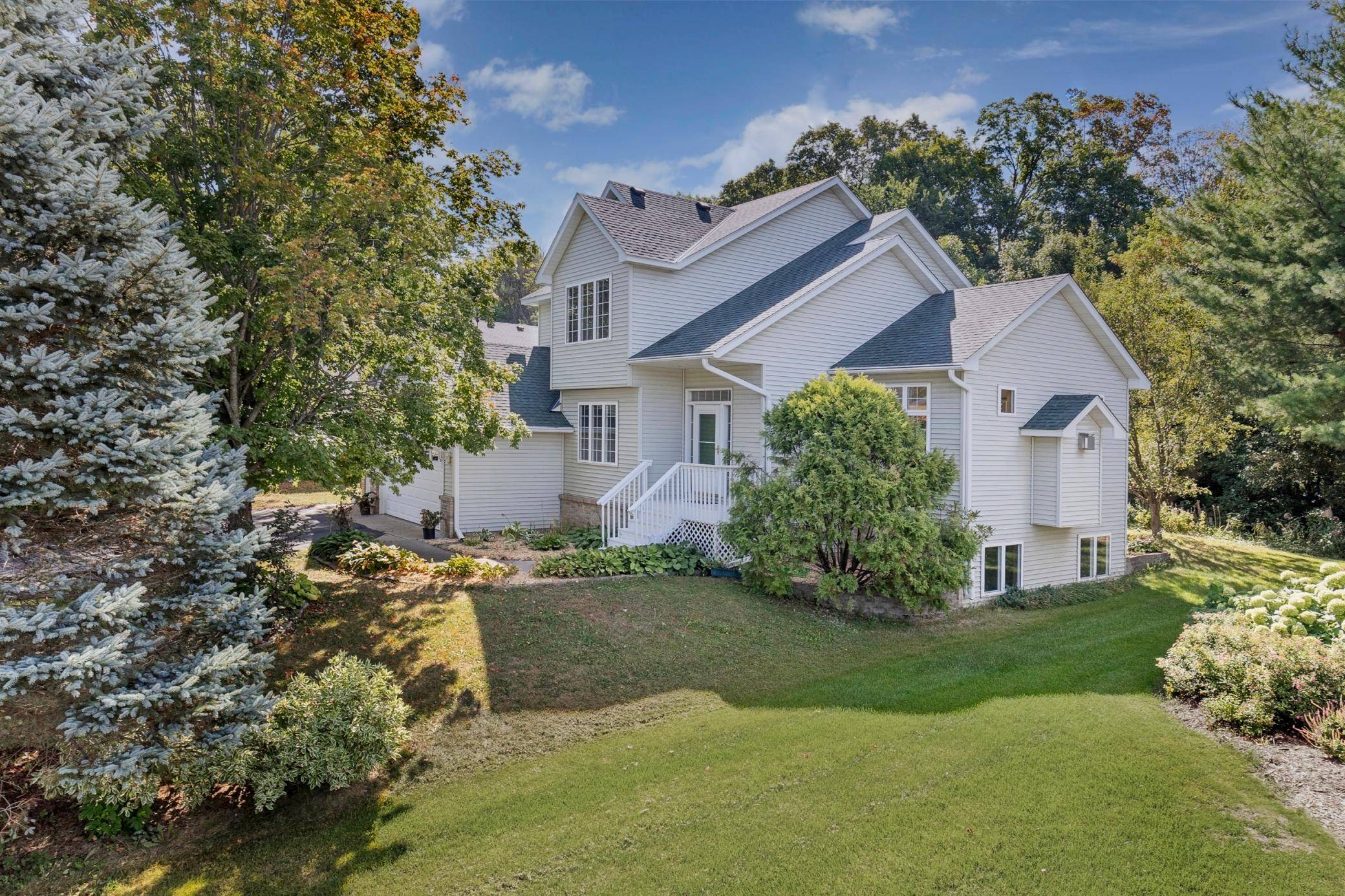 1335 Woods Creek DR, Delano, MN 55328