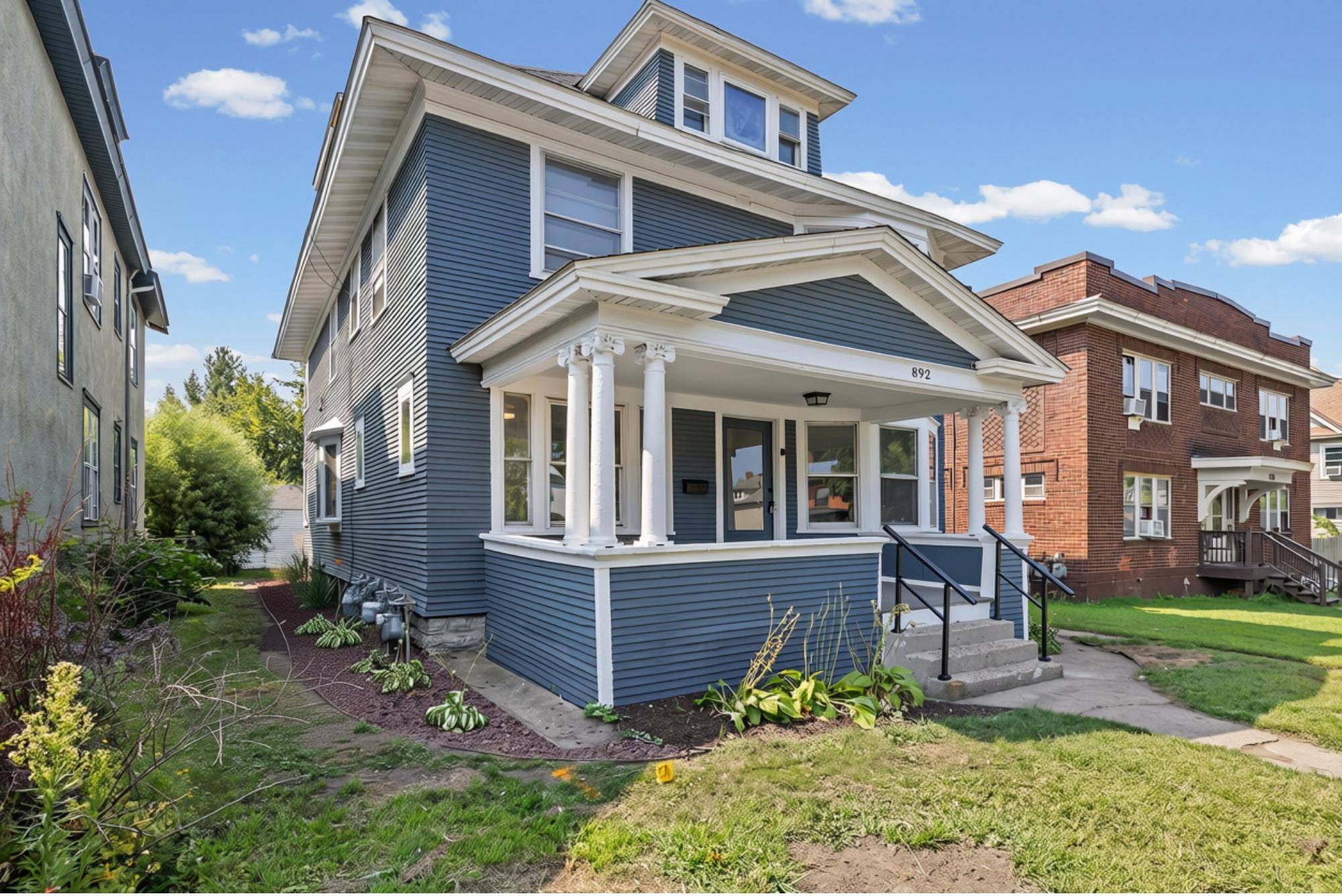 892r Marshall AVE, Saint Paul, MN 55104