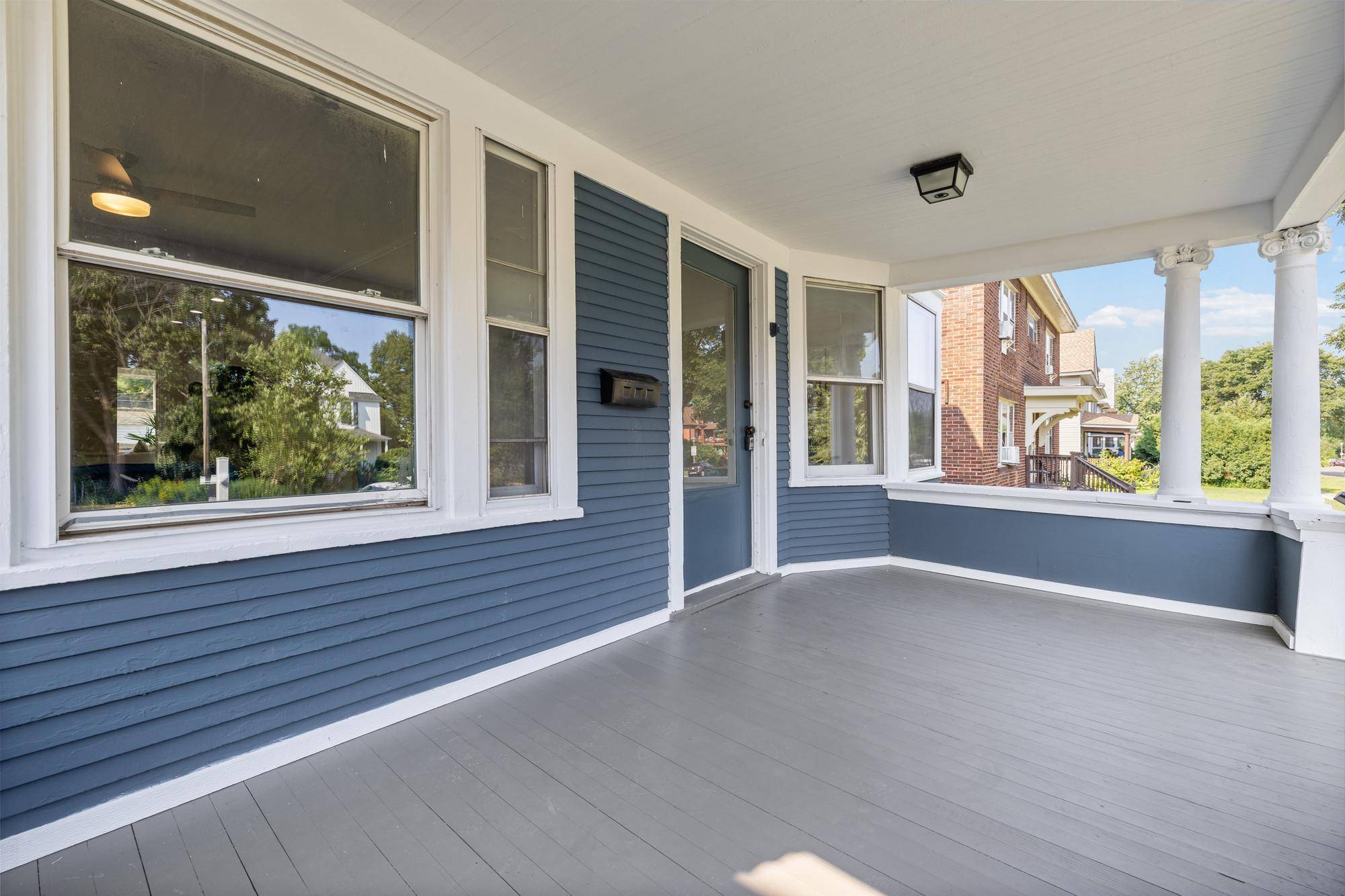 892r Marshall AVE, Saint Paul, MN 55104