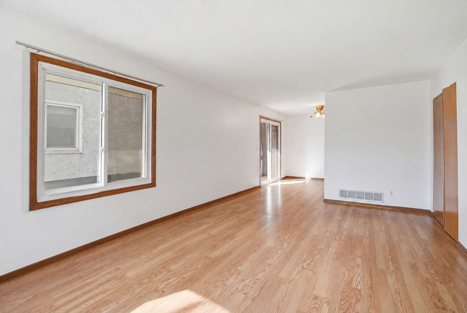 1561 Clarence ST, Saint Paul, MN 55106