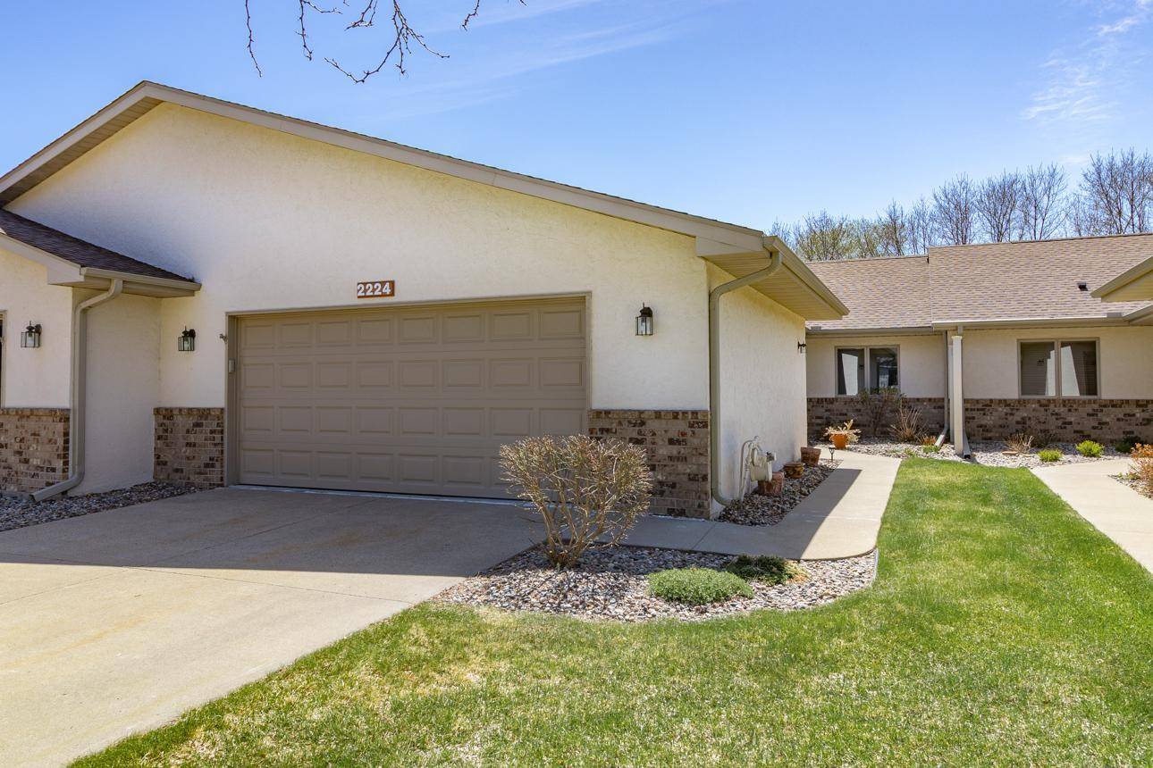 2224 Pinewood DR, Shakopee, MN 55379