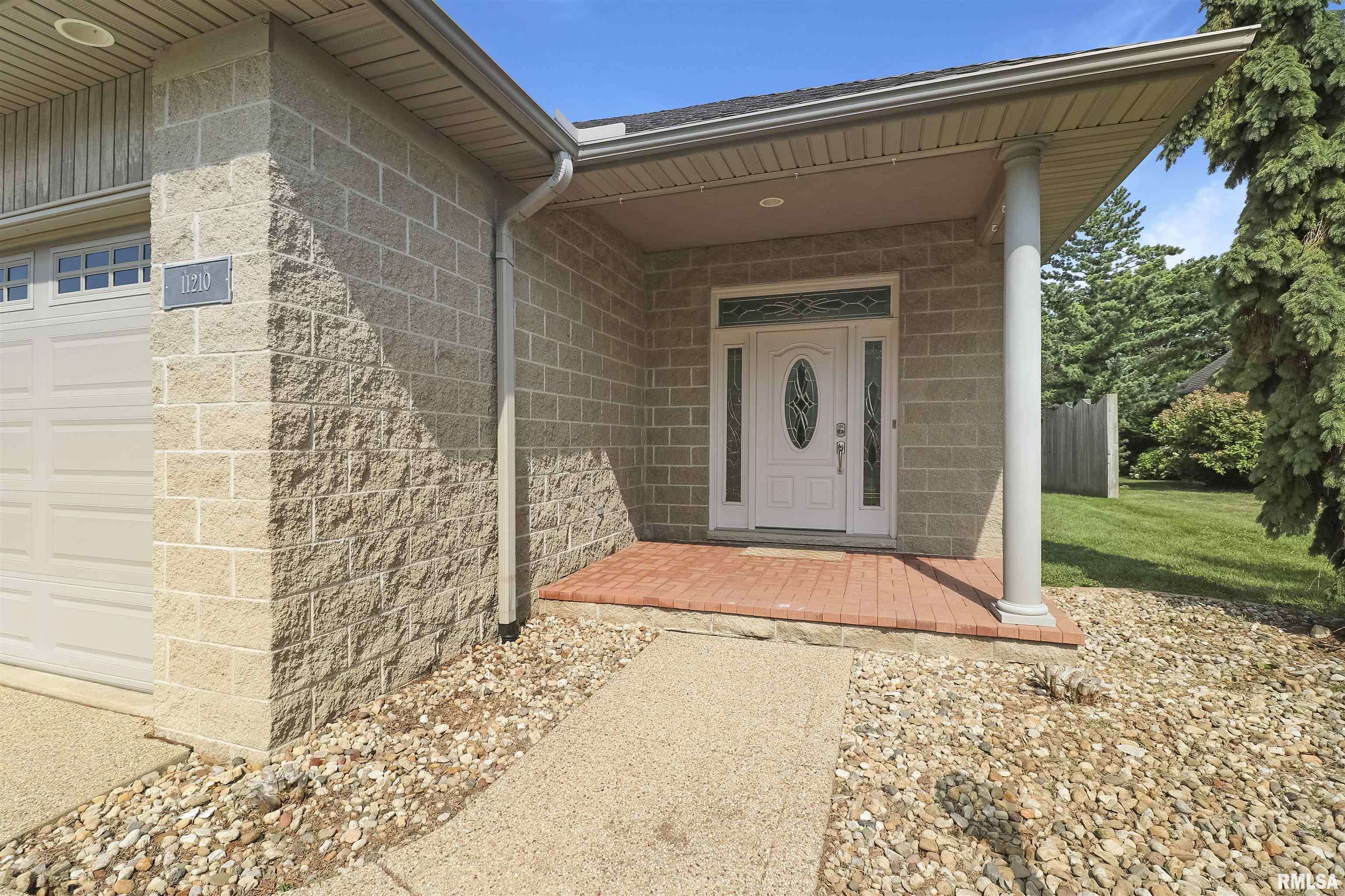 11210 N OAKWOOD DR, Peoria, IL 61615