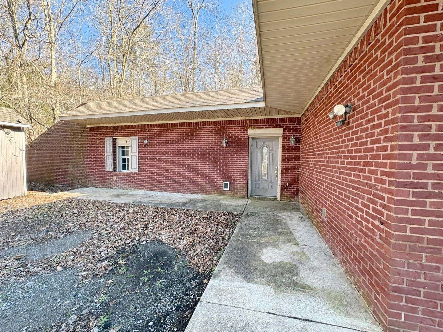 28 Alease Dr, Fayetteville, TN 37334