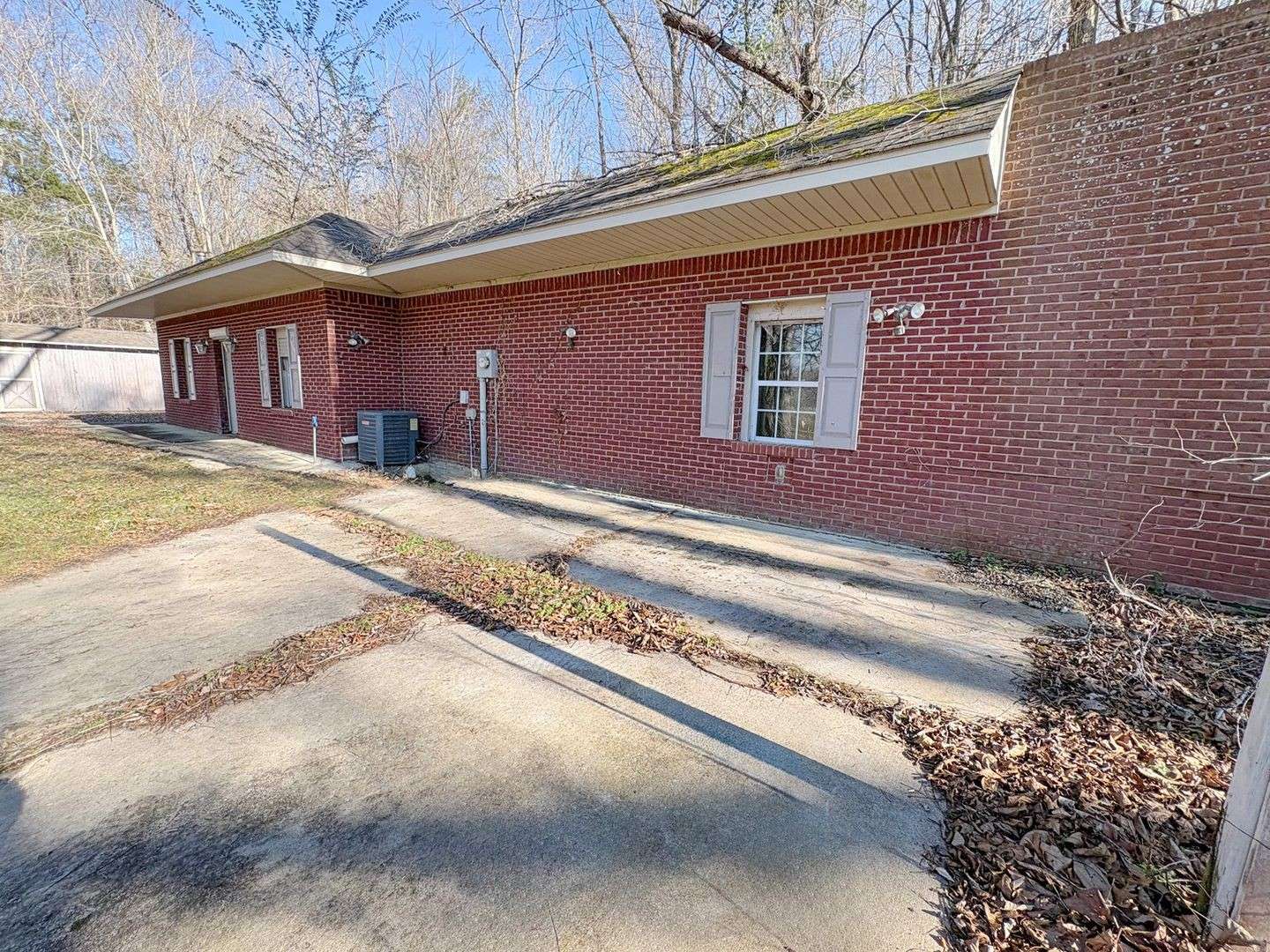 28 Alease Dr, Fayetteville, TN 37334
