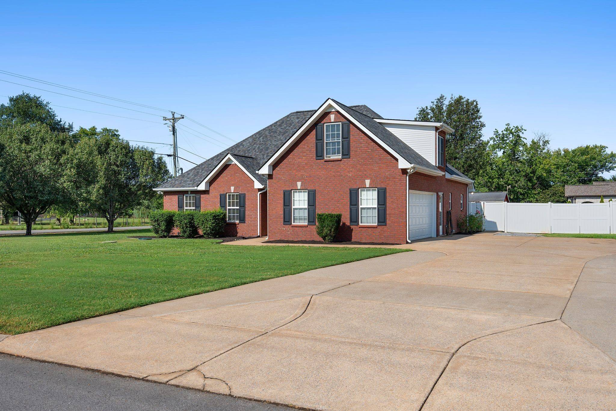 1005 Stratus Dr, Murfreesboro, TN 37127