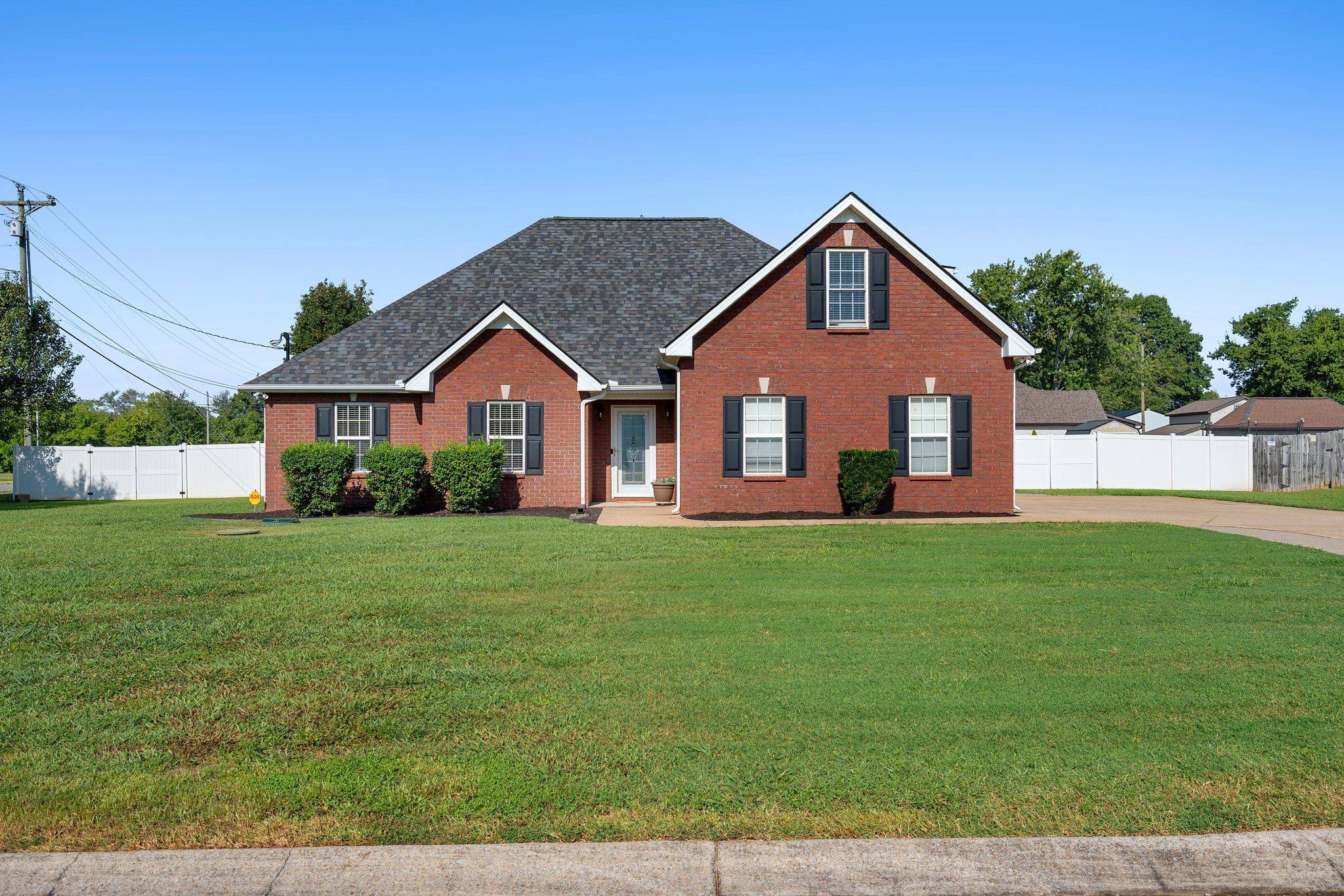 1005 Stratus Dr, Murfreesboro, TN 37127