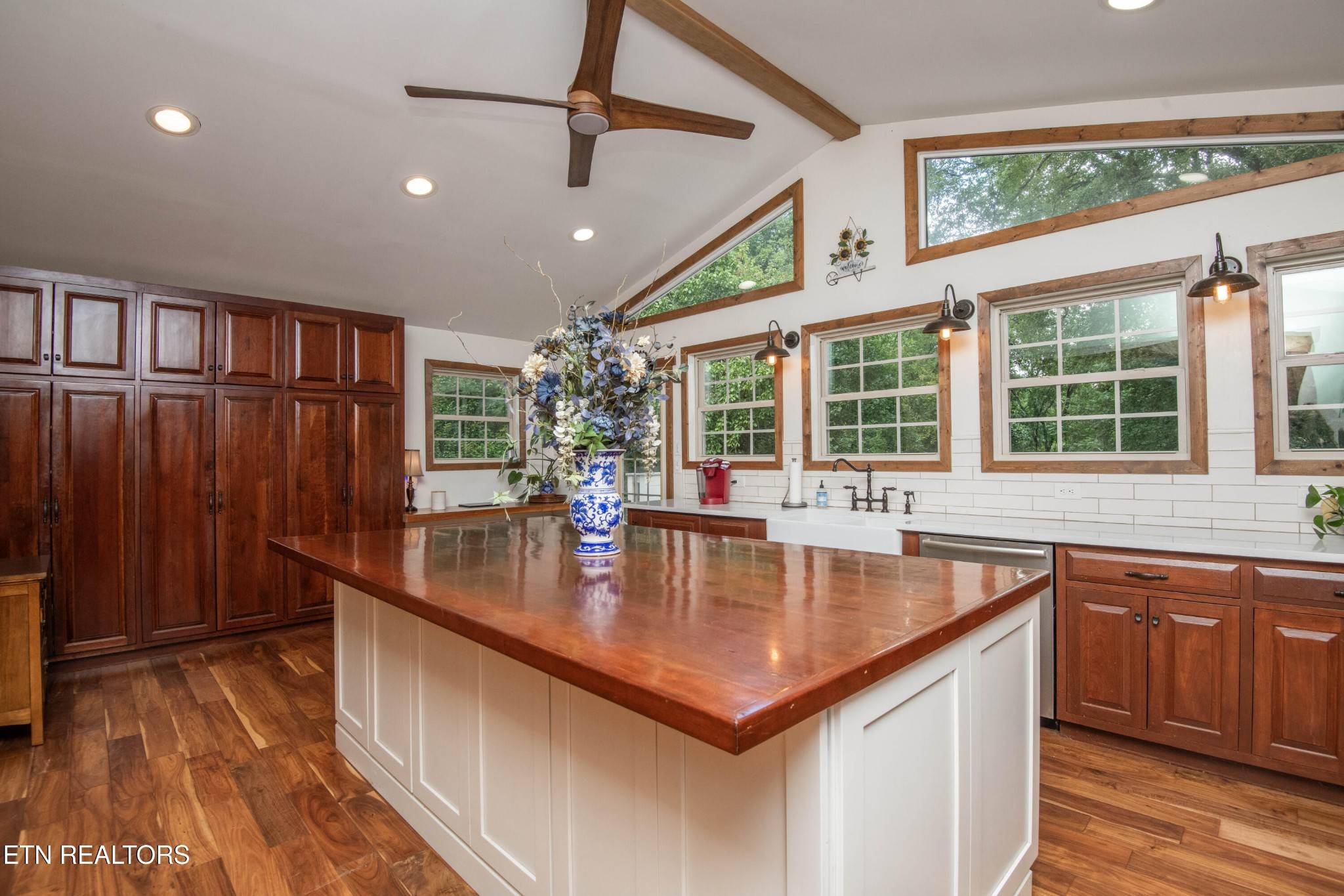 1932 Duncan Rd, Knoxville, TN 37919