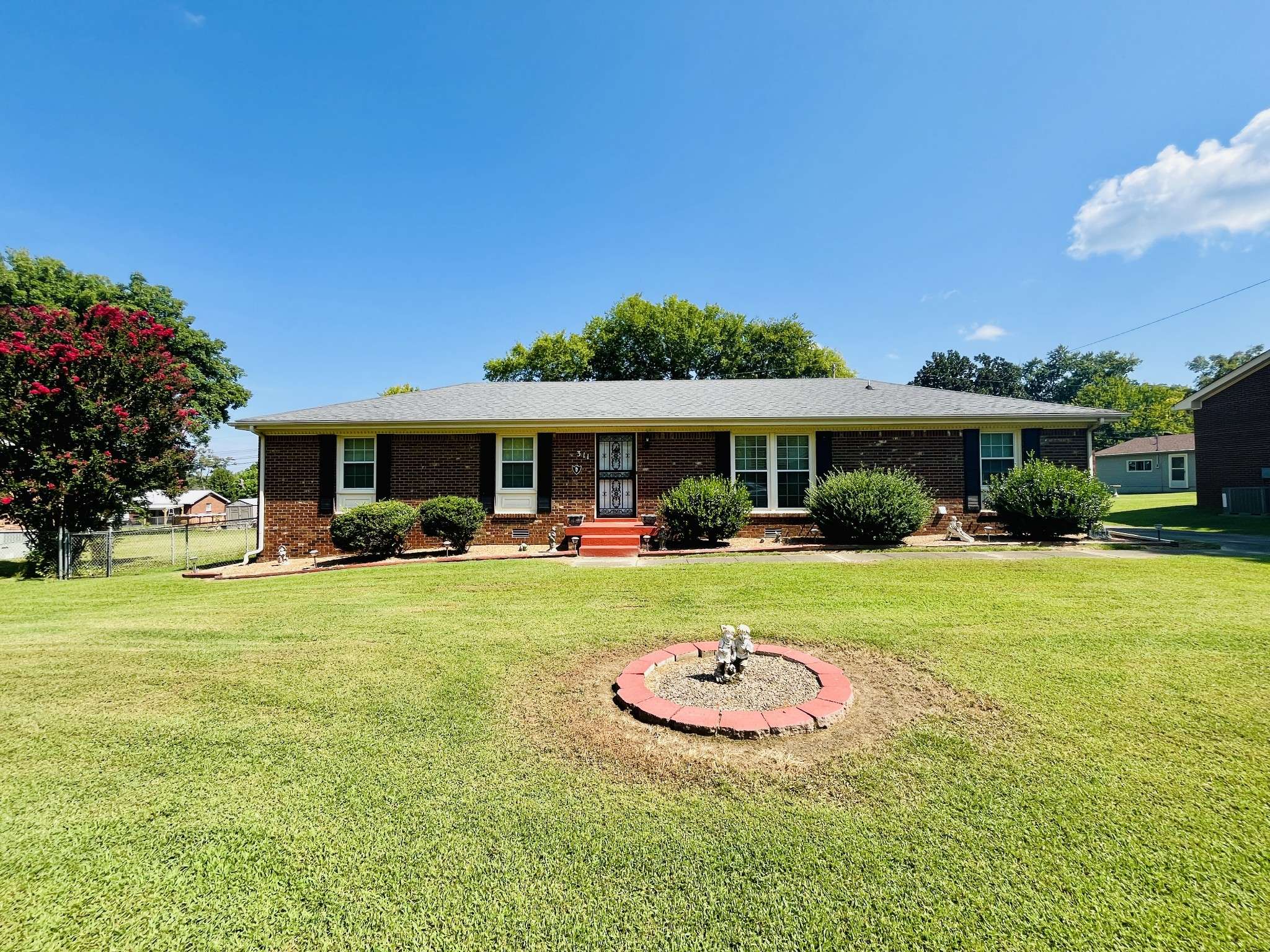 311 Chateauroux Dr, Clarksville, TN 37042