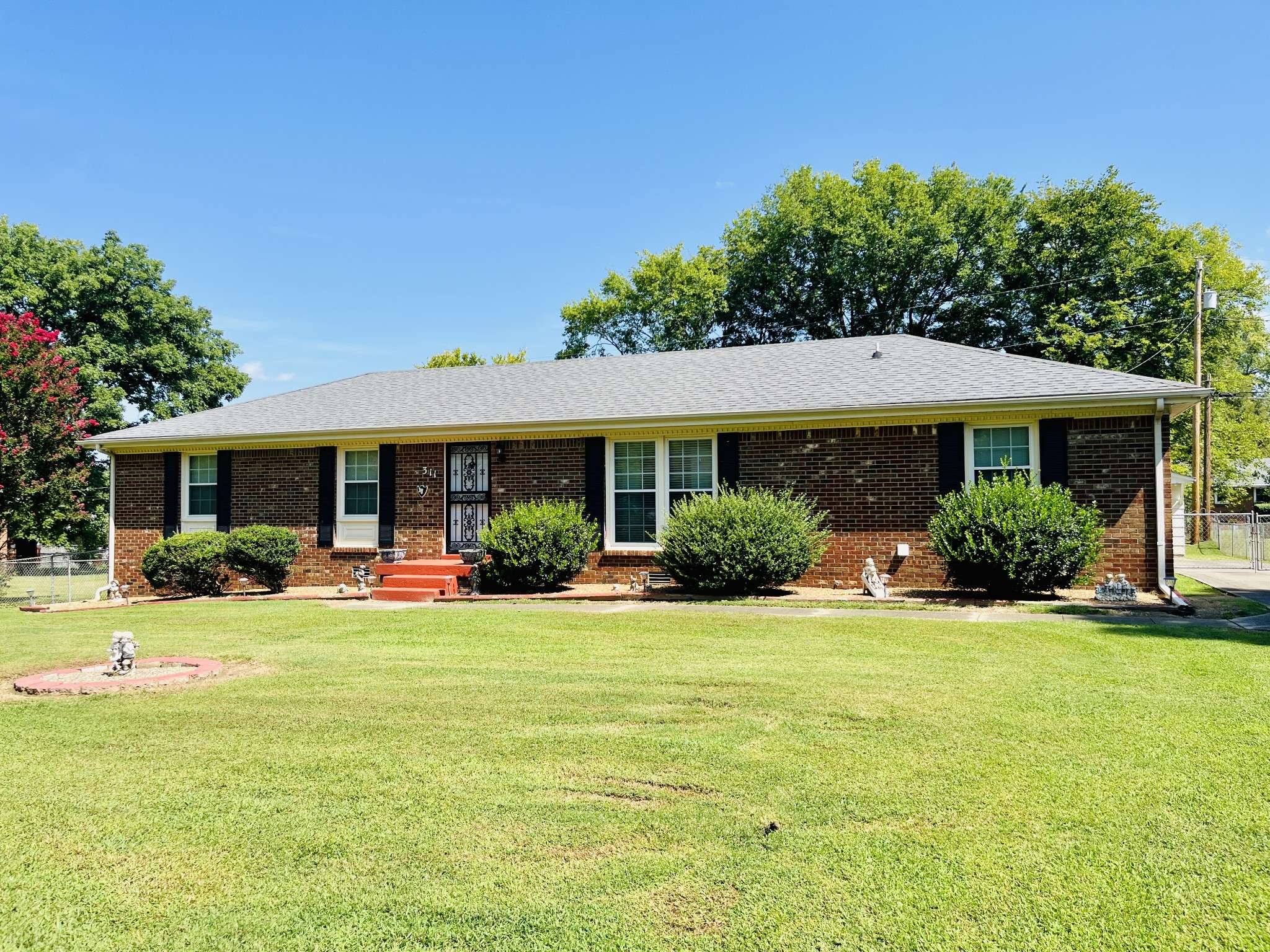 311 Chateauroux Dr, Clarksville, TN 37042
