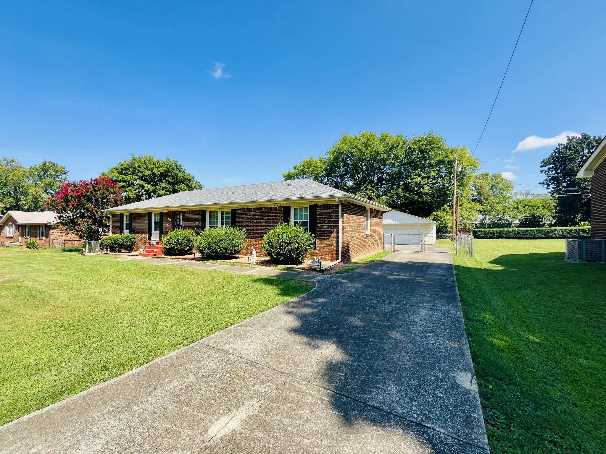 311 Chateauroux Dr, Clarksville, TN 37042