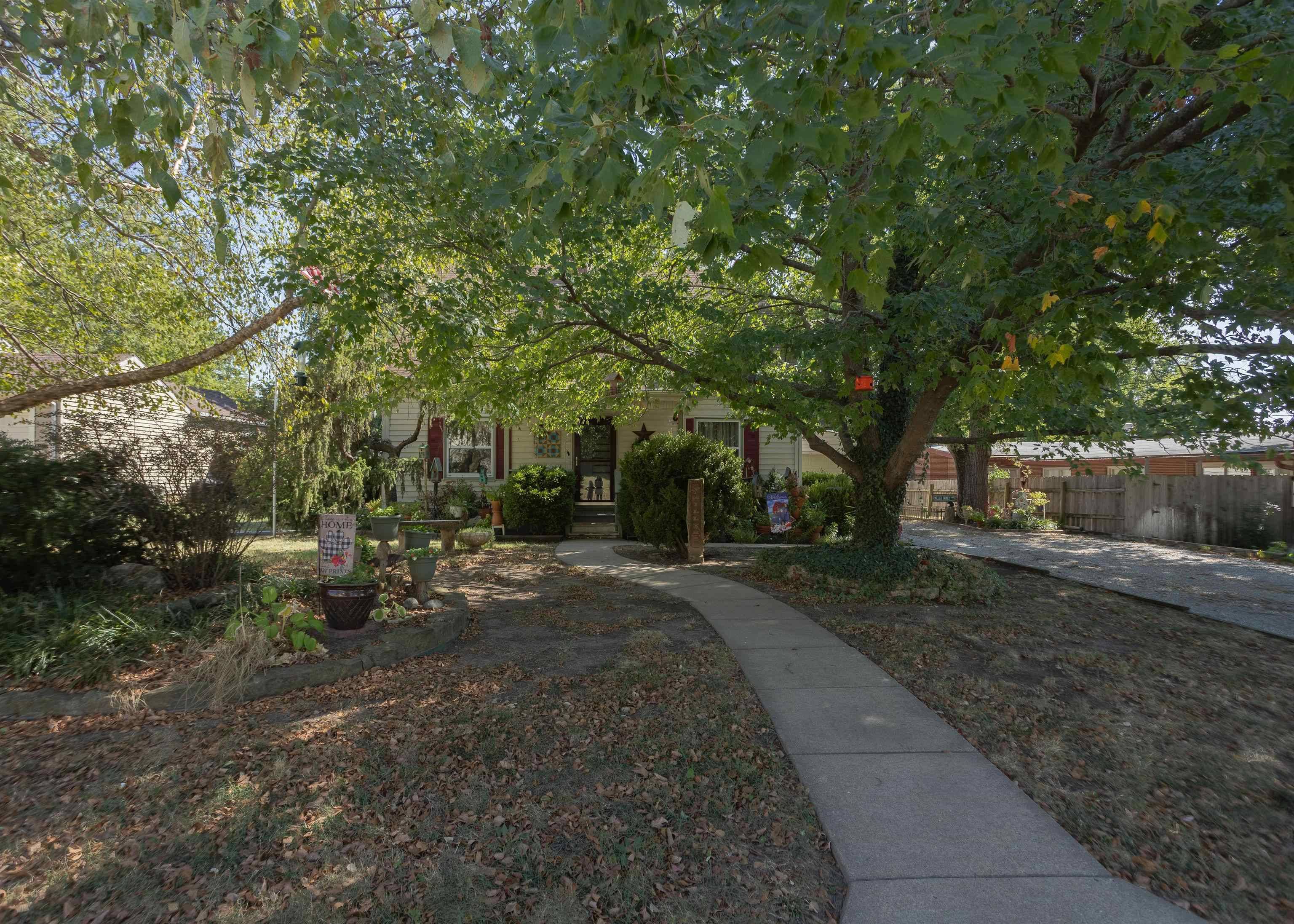 1701 E 7th, Winfield, KS 67156