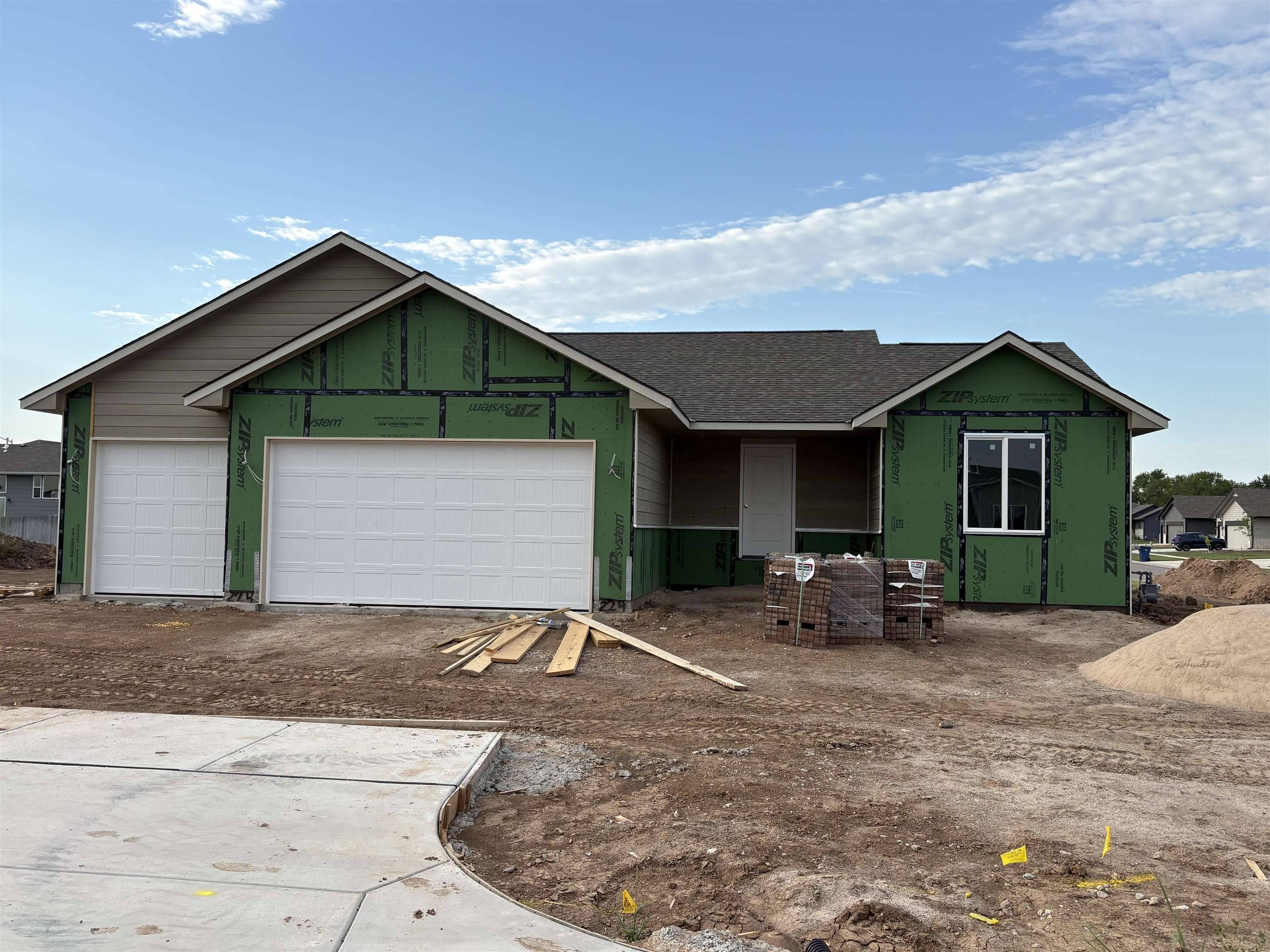 224 E Hanscom St, Derby, KS 67037