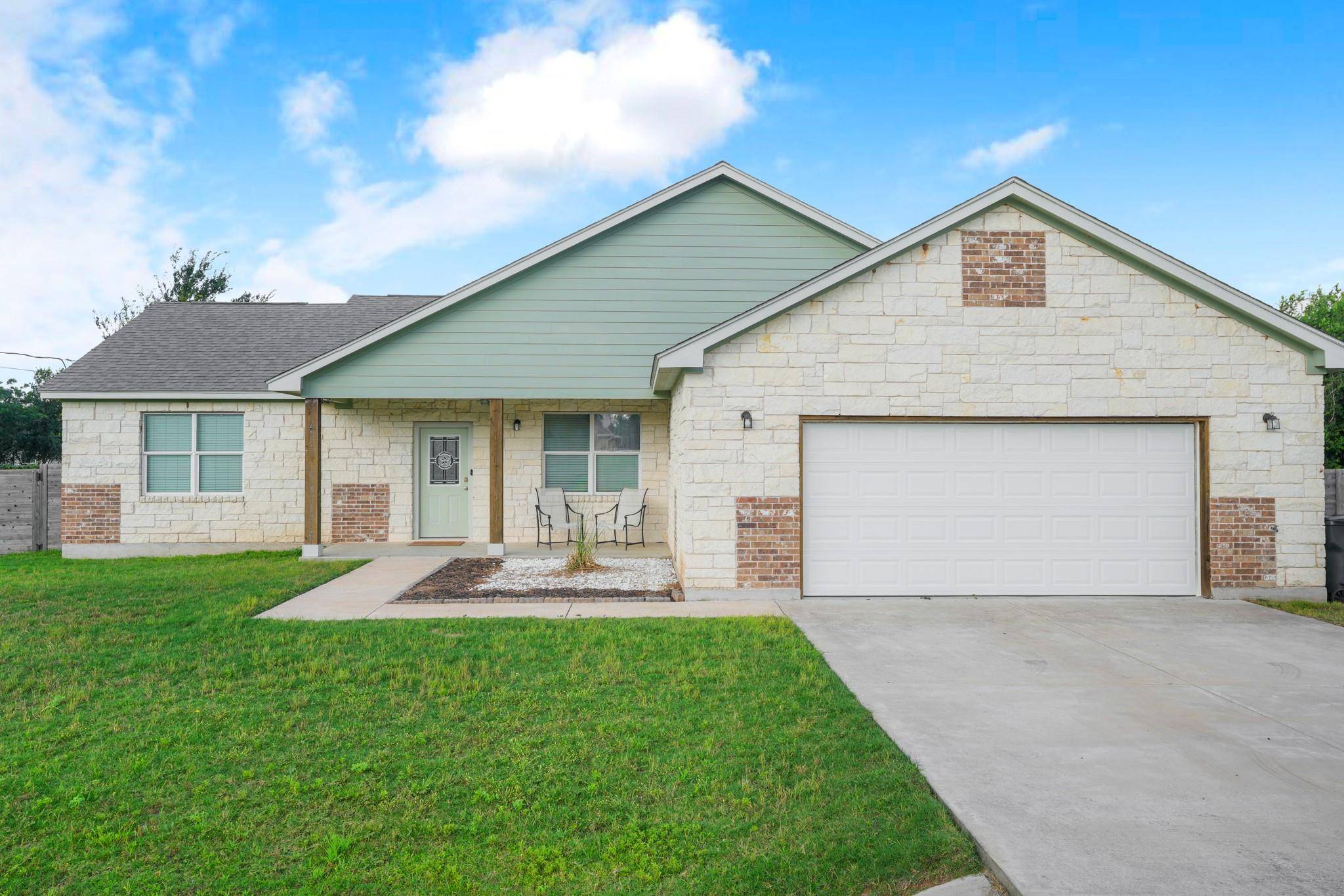 125 Naalehu CT, Bastrop, TX 78602