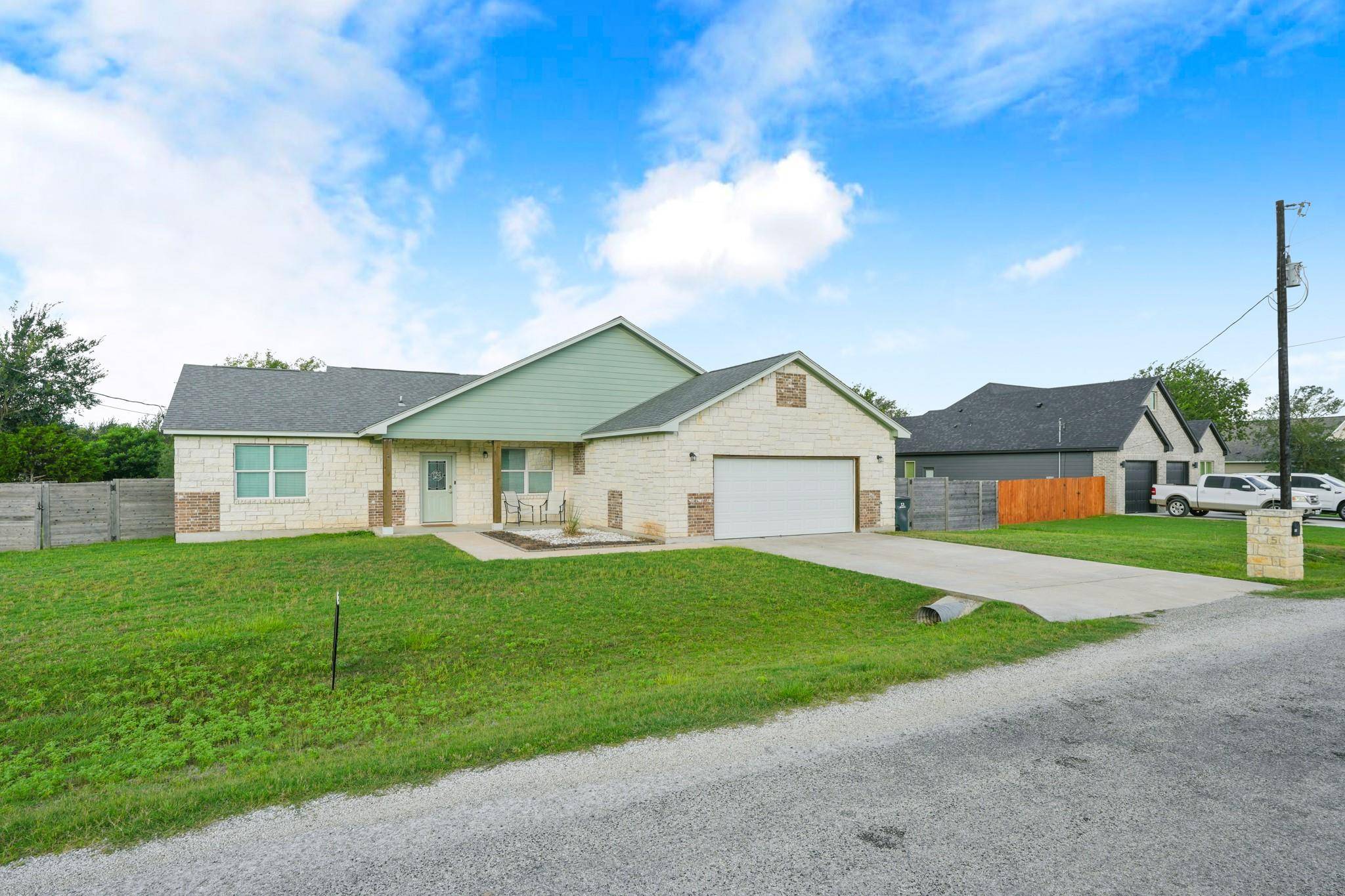 125 Naalehu CT, Bastrop, TX 78602