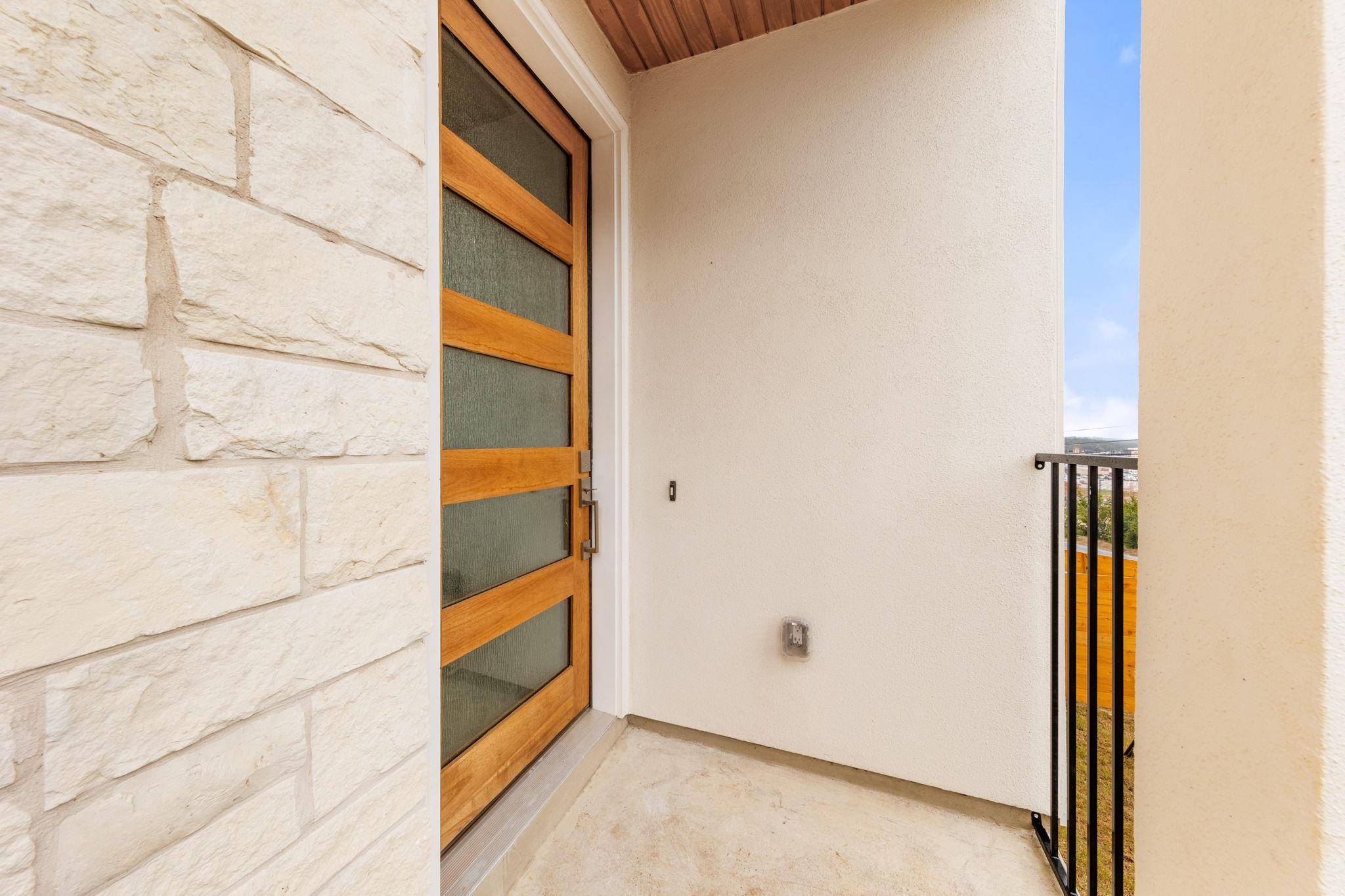 6819 Wolfcreek PASS #17, Austin, TX 78749