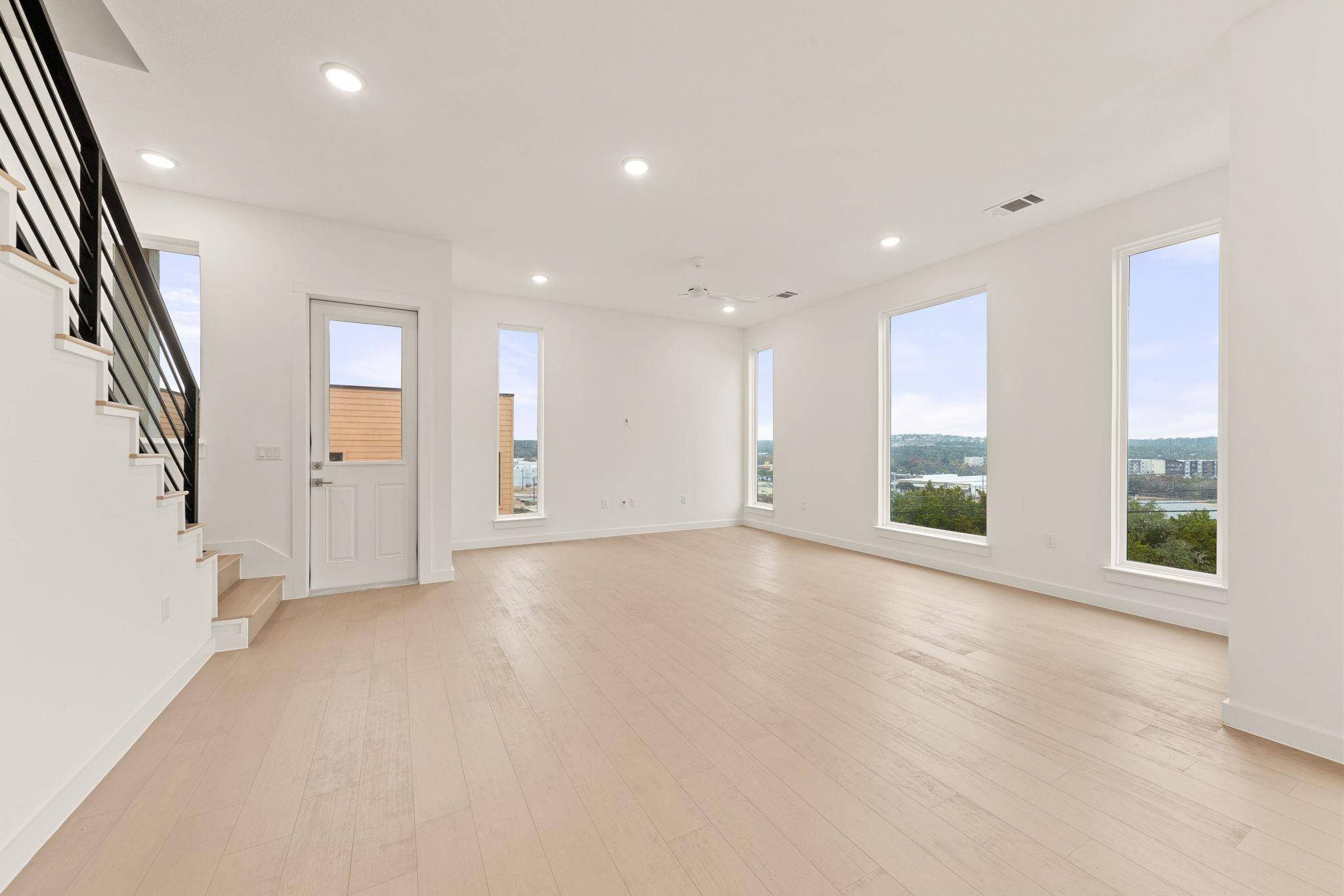 6819 Wolfcreek PASS #17, Austin, TX 78749
