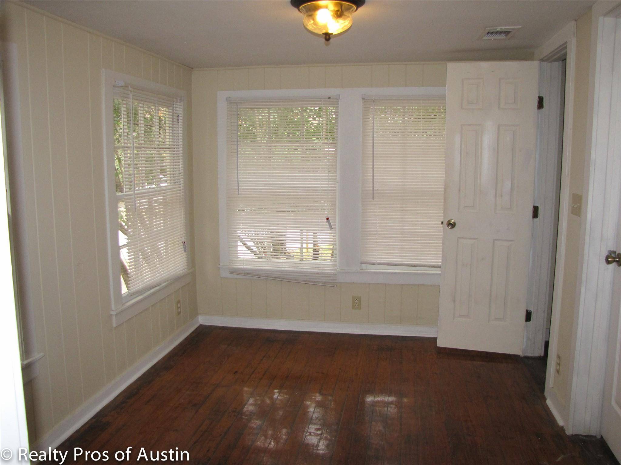 2106 W 7th ST, Austin, TX 78703