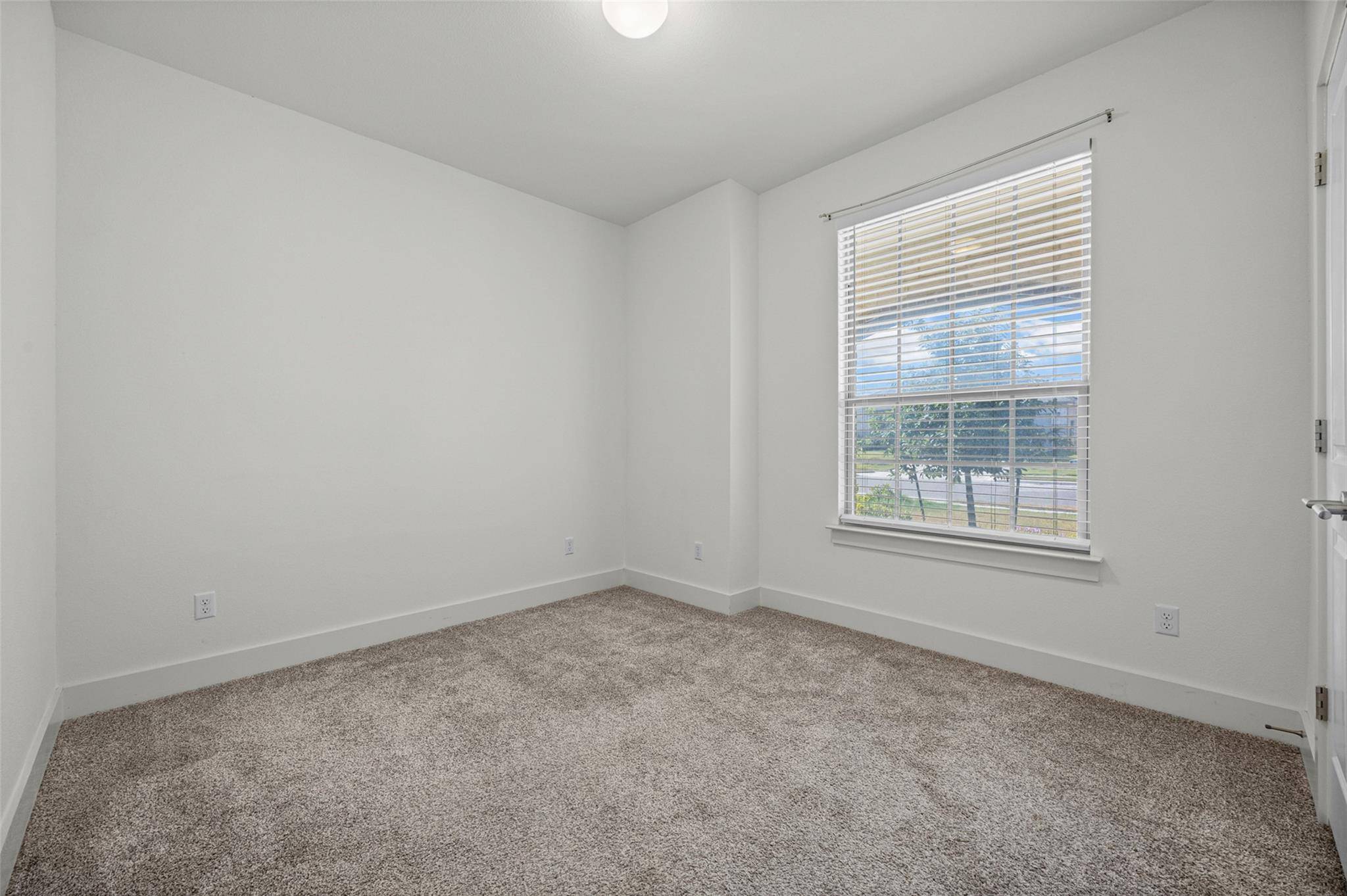 545 Elm Green ST, Hutto, TX 78634