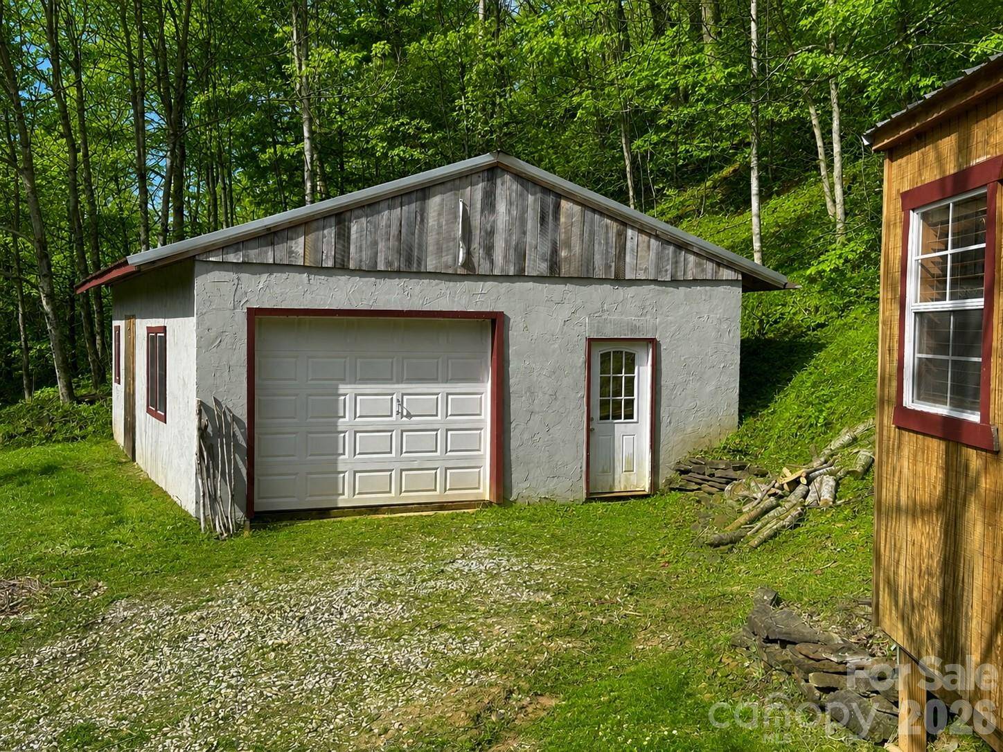 38 Buchanan Hill RD, Bakersville, NC 28705