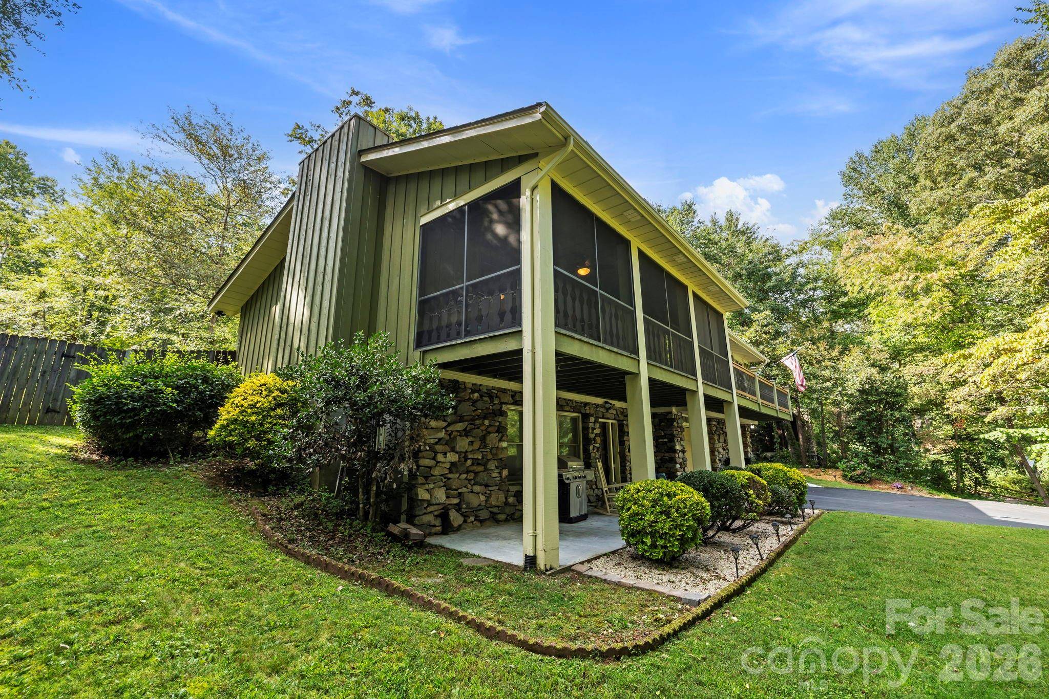 3017 Chestnut Tree RD, Hendersonville, NC 28792