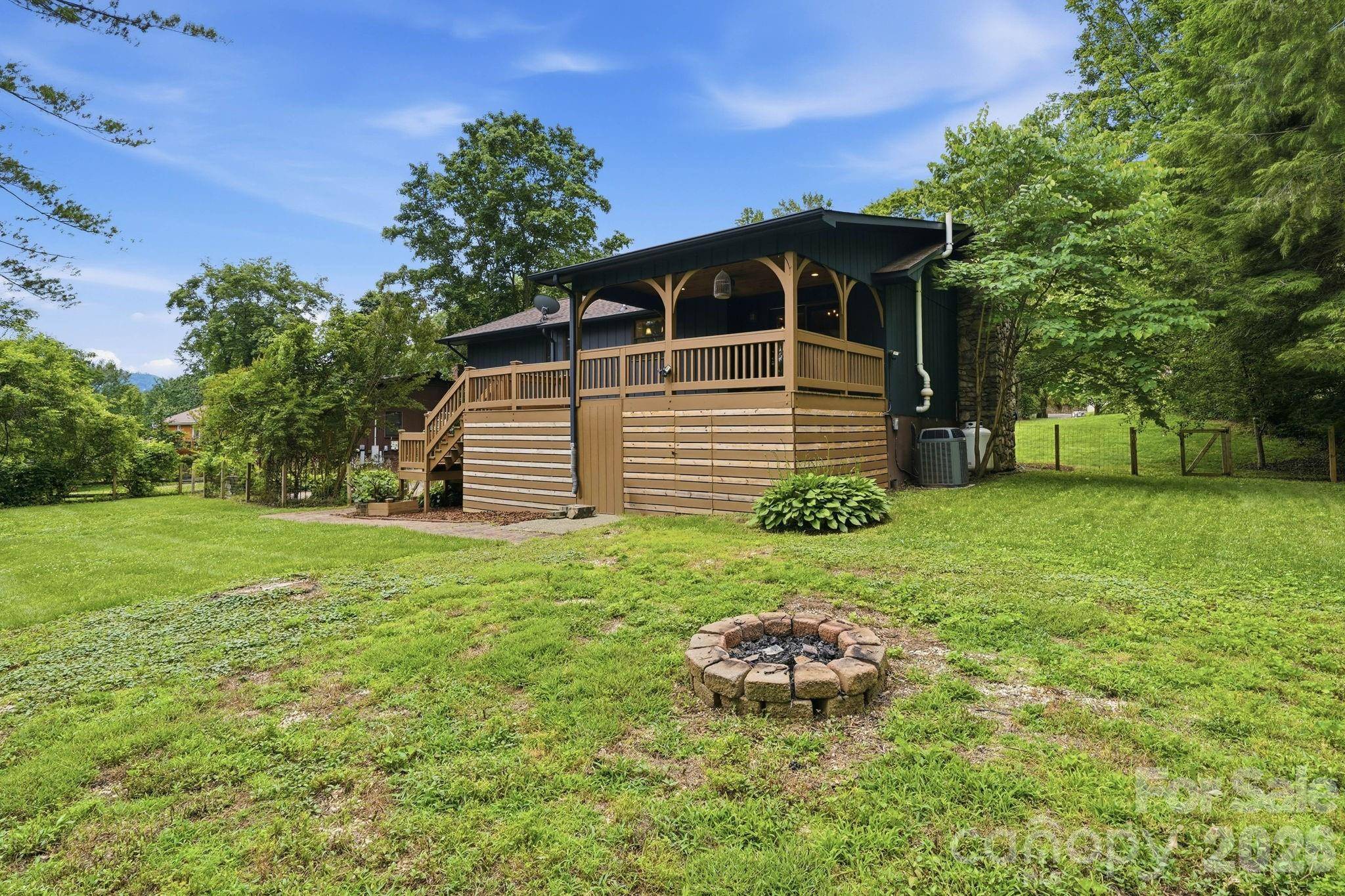 337 Woody LN, Asheville, NC 28804