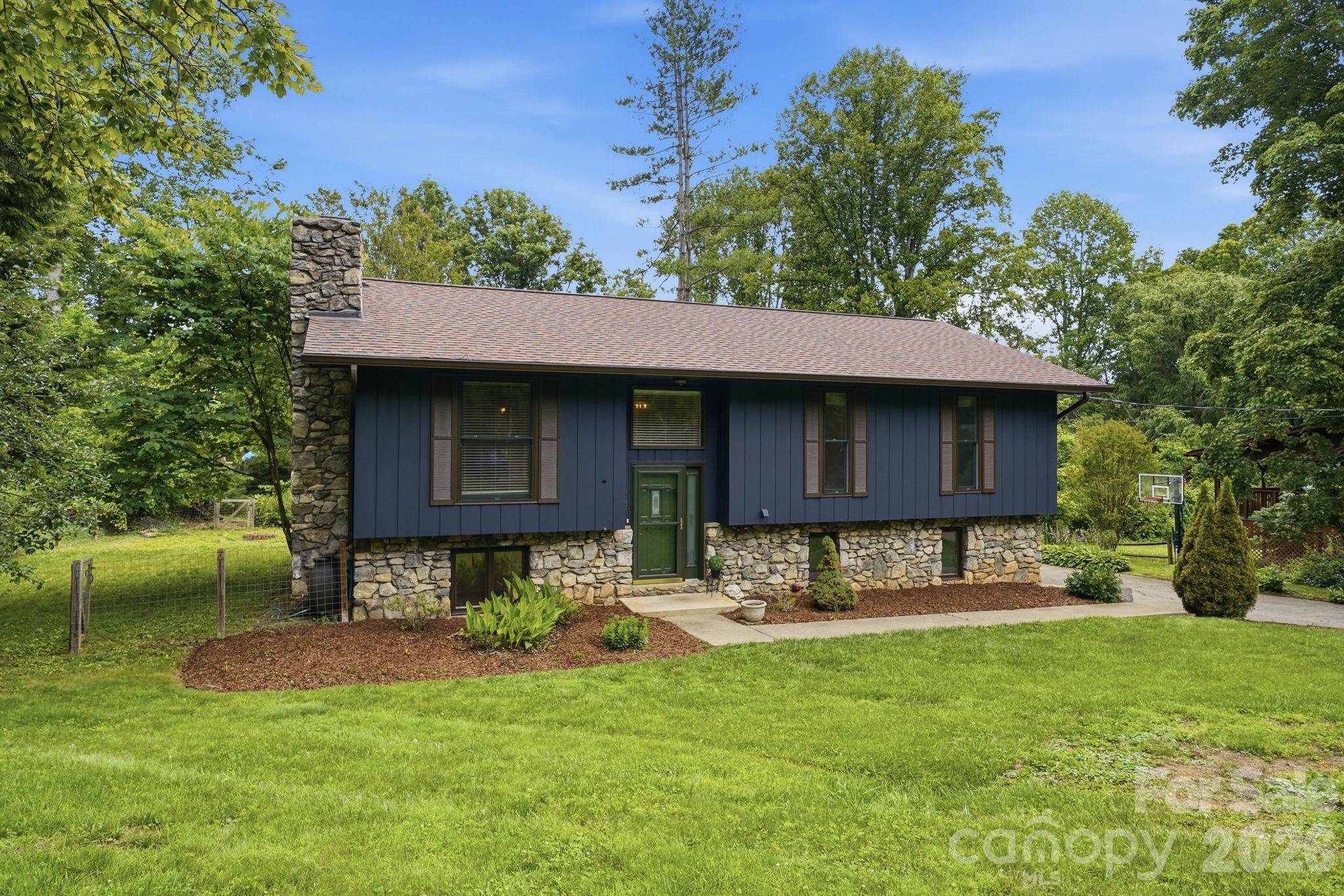 337 Woody LN, Asheville, NC 28804