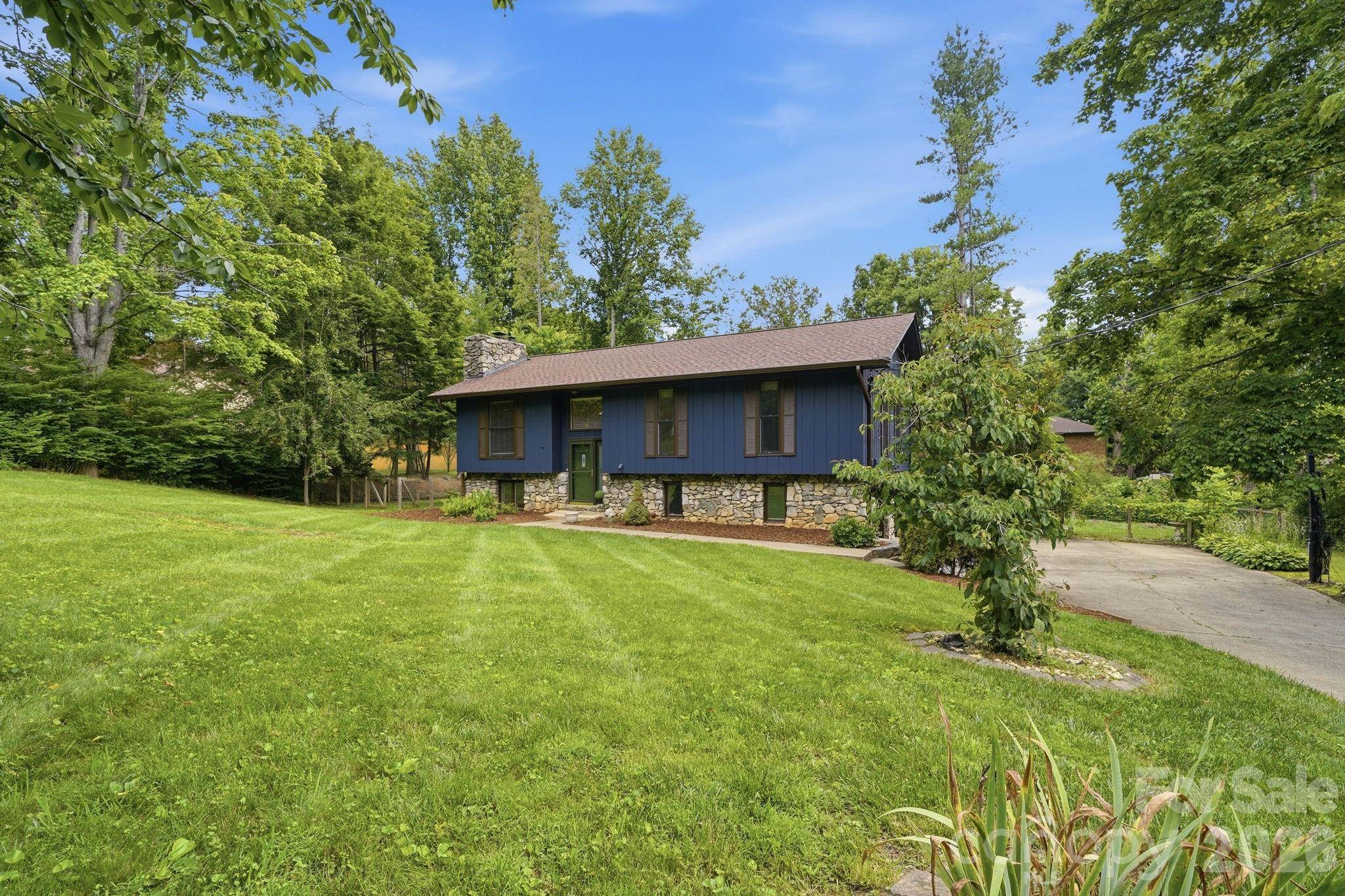 337 Woody LN, Asheville, NC 28804